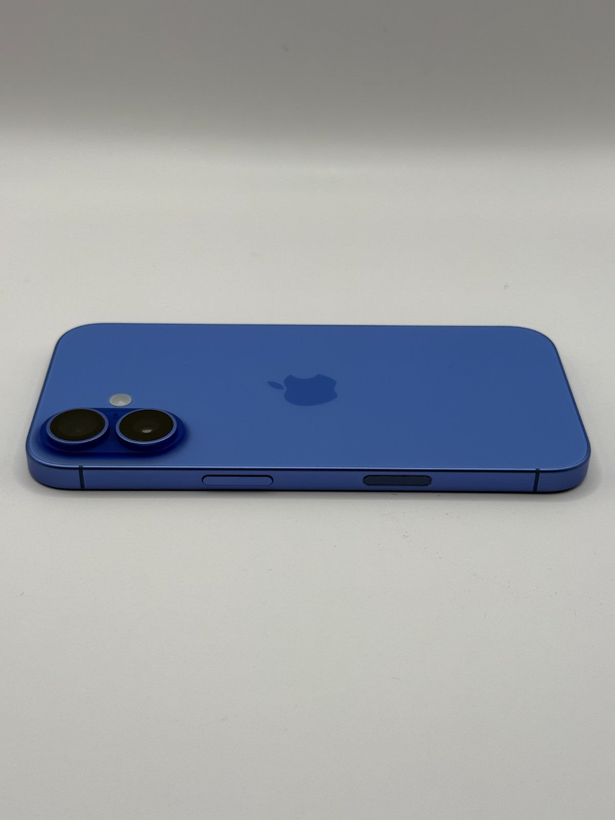 Apple Iphone 16 128GB 5G Ultramarine Unlocked Excellent Condition Warranty
