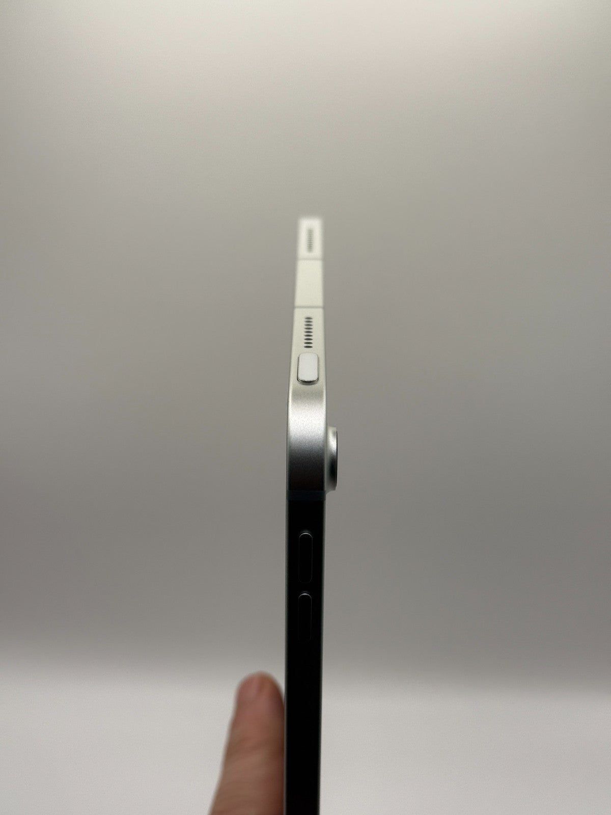 Apple Ipad 11th Generation A16 128GB Wifi and 5G Esim Silver Warranty Never Used