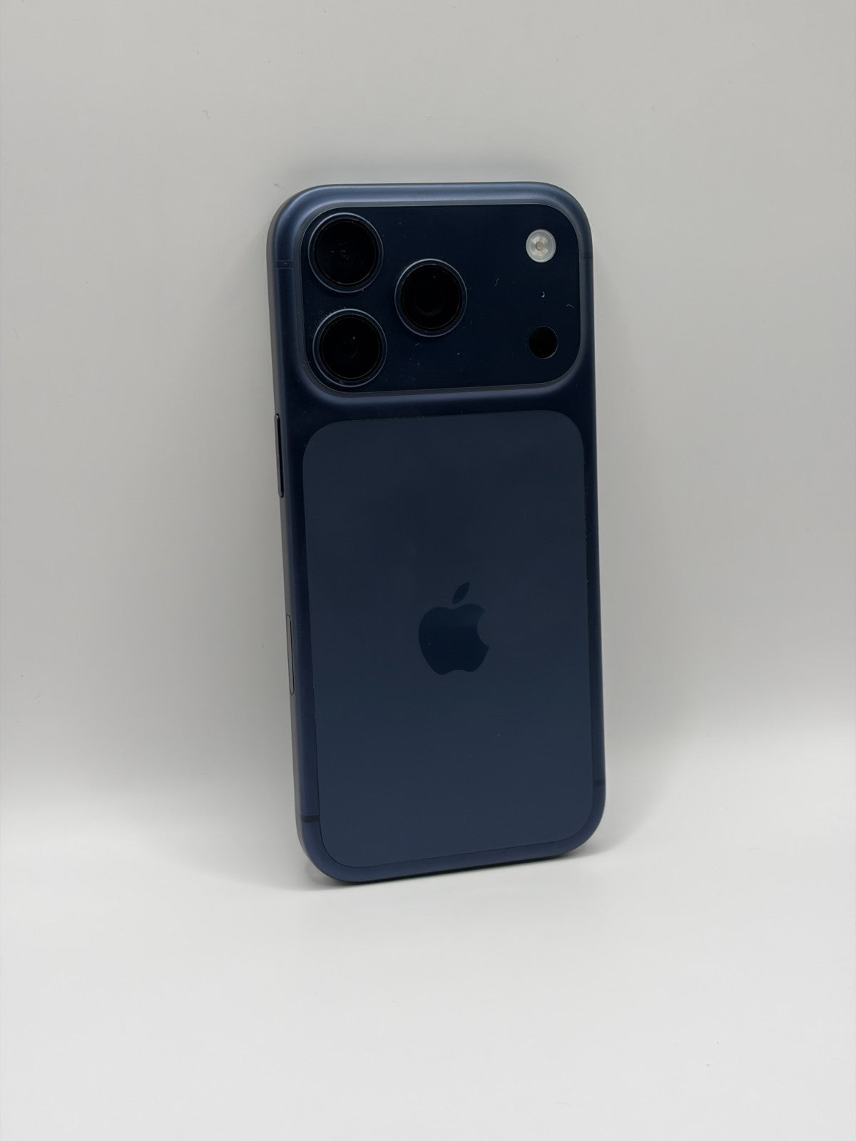Apple Iphone 17 Pro 256GB Blue Unlocked Very Good Condition 100% Battery