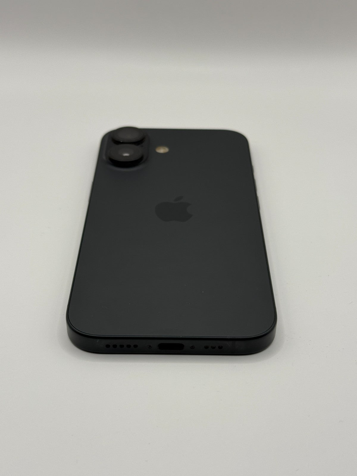 Apple Iphone 16 128GB 5G Black Unlocked Excellent Condition Warranty 94% Battery