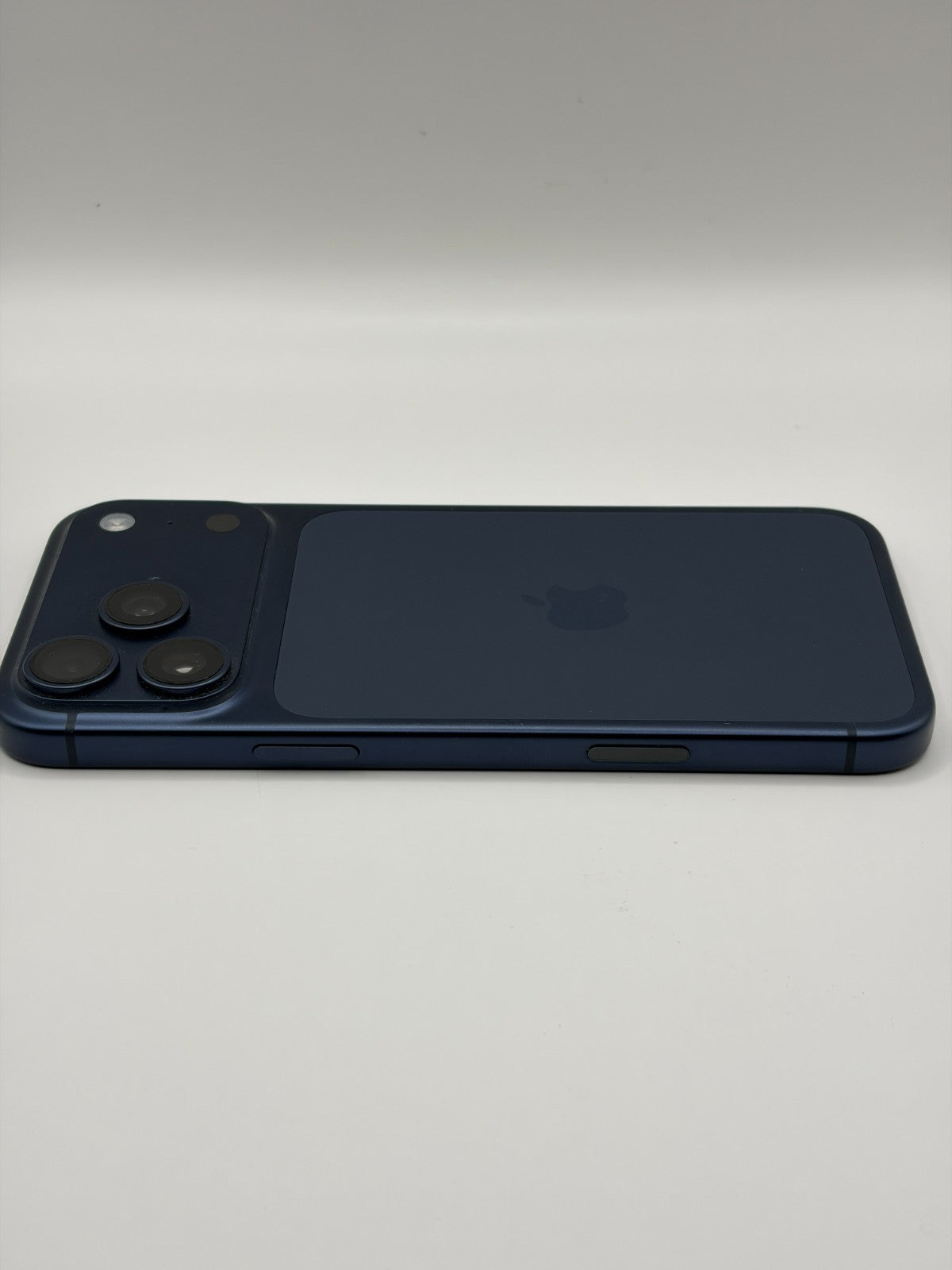 Apple Iphone 17 Pro Max 5G 256GB Deep Blue Unlocked Excellent Condition