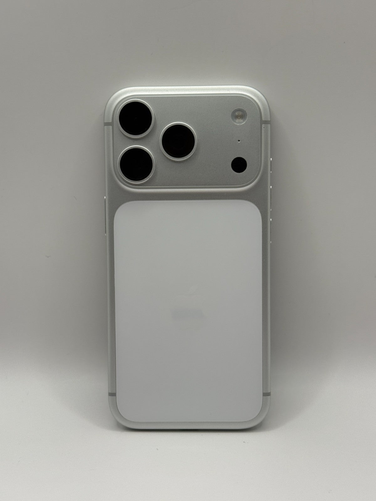 Apple Iphone 17 Pro 256GB Silver Unlocked Boxed Excellent Condition 100% Battery