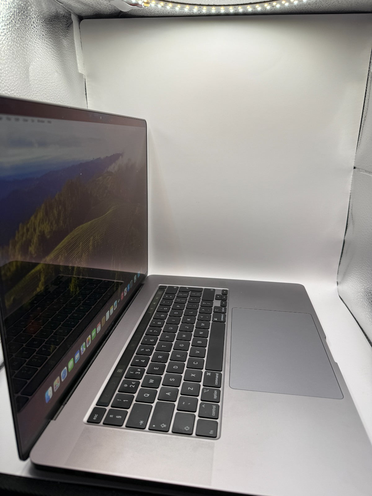 Apple MacBook Pro 16" 512GB SSD Intel Core i7 9th Gen 2.60 GHz 16GB Warranty