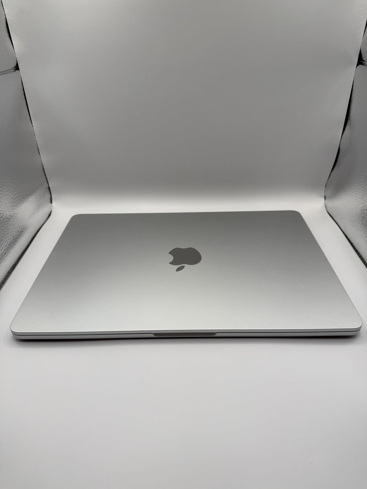 Apple Macbook Air M4 13.6" 2025 16Gb Ram 256Gb Ssd Silver Excellent Condition