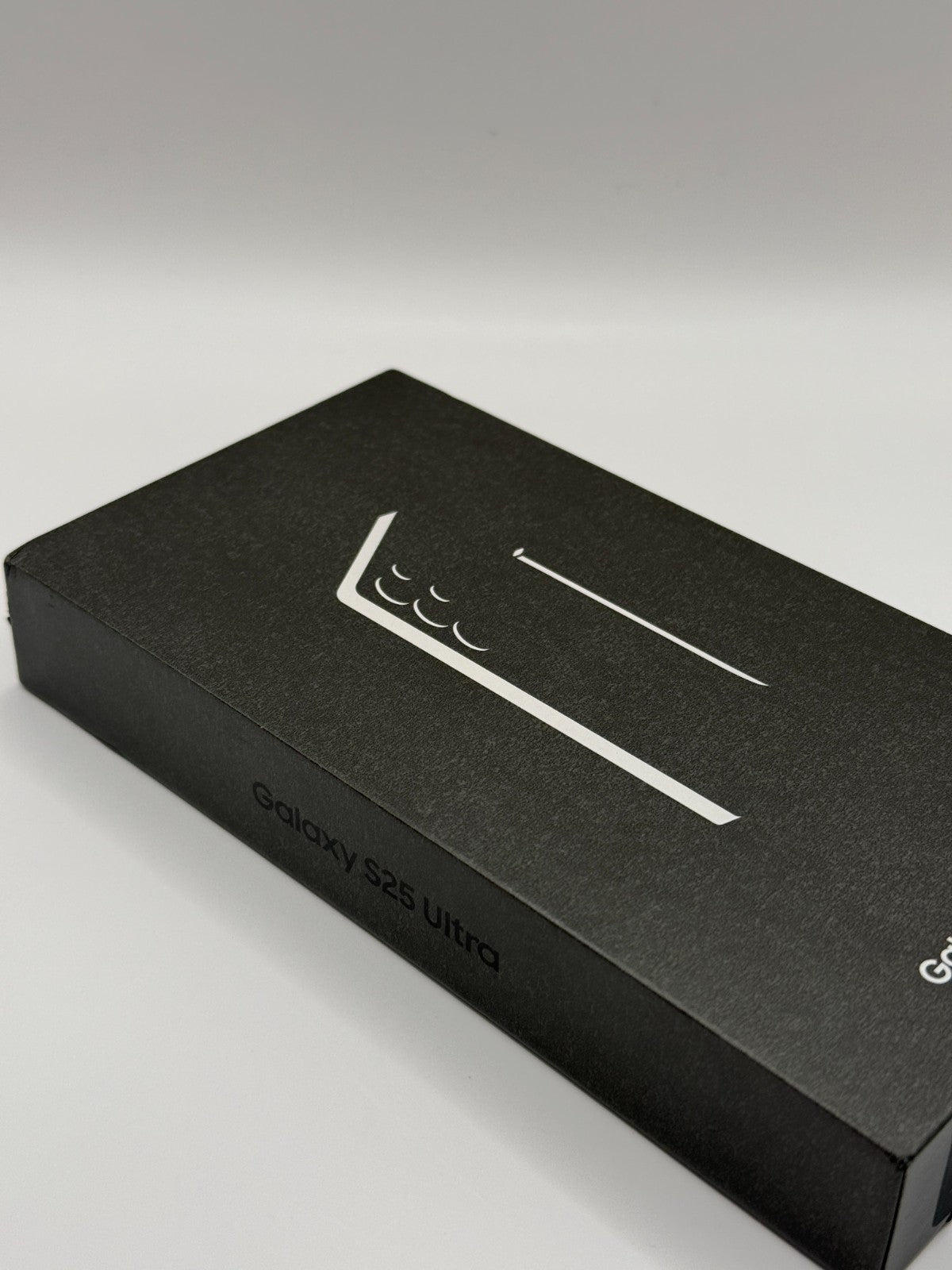 Samsung Galaxy S25 Ultra 512GB 5G AI Titanium Black Unlocked Sealed Box Warranty