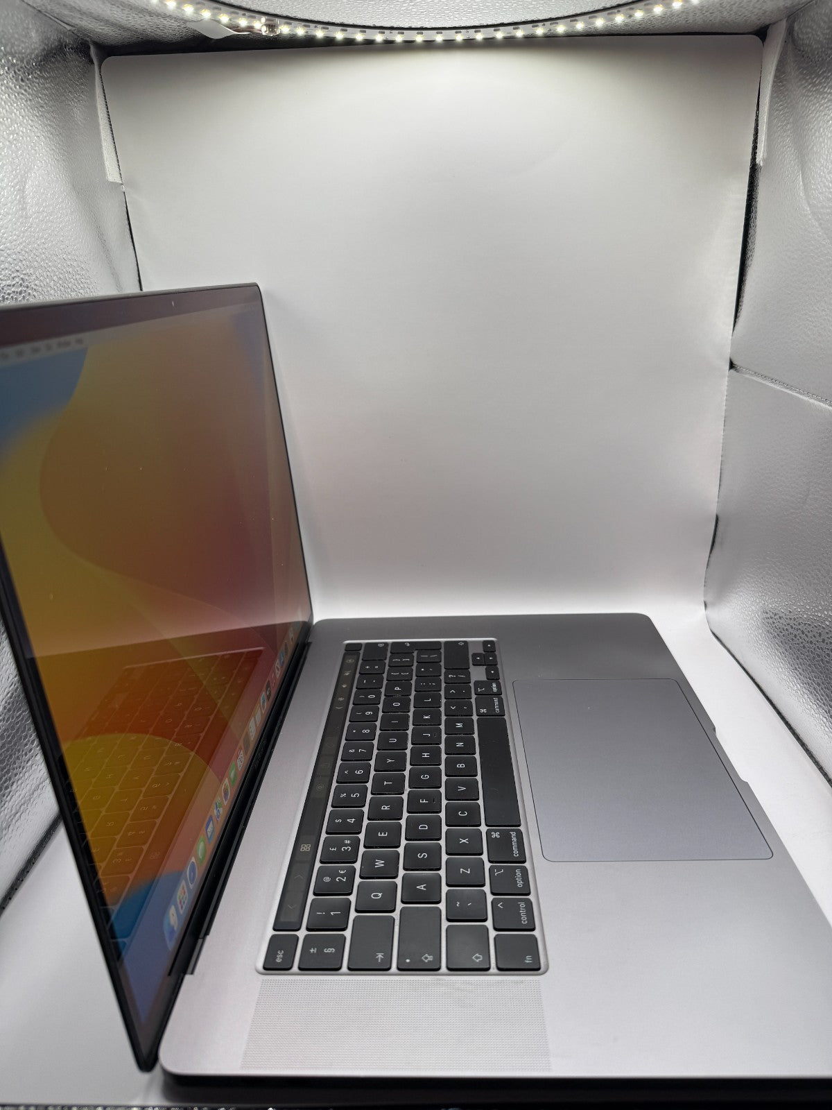 Apple MacBook Pro 16" 512GB SSD Intel Core i7 9th Gen 2.60 GHz 16GB