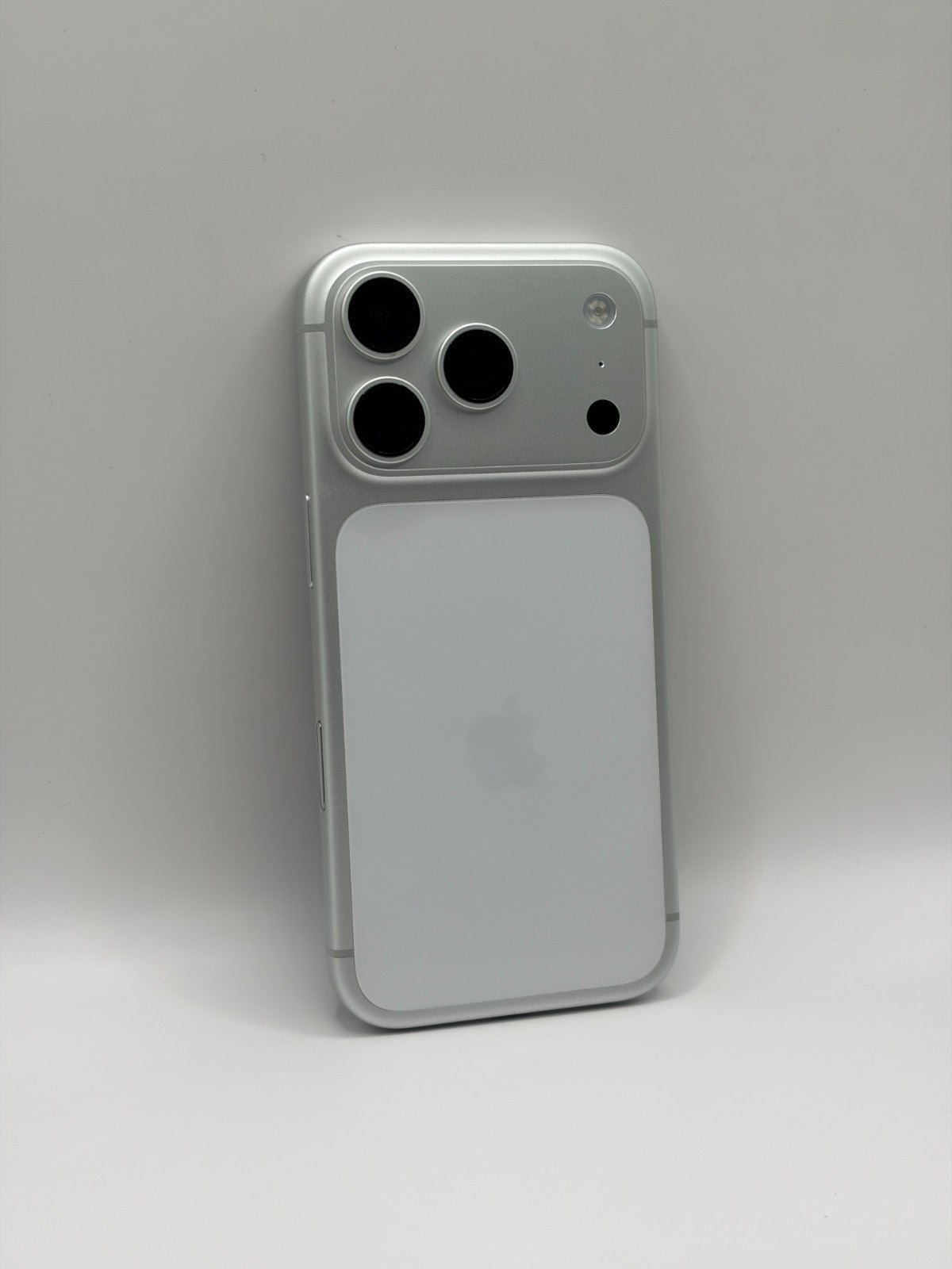 Apple Iphone 17 Pro 256GB Silver Unlocked Excellent Condition Warranty