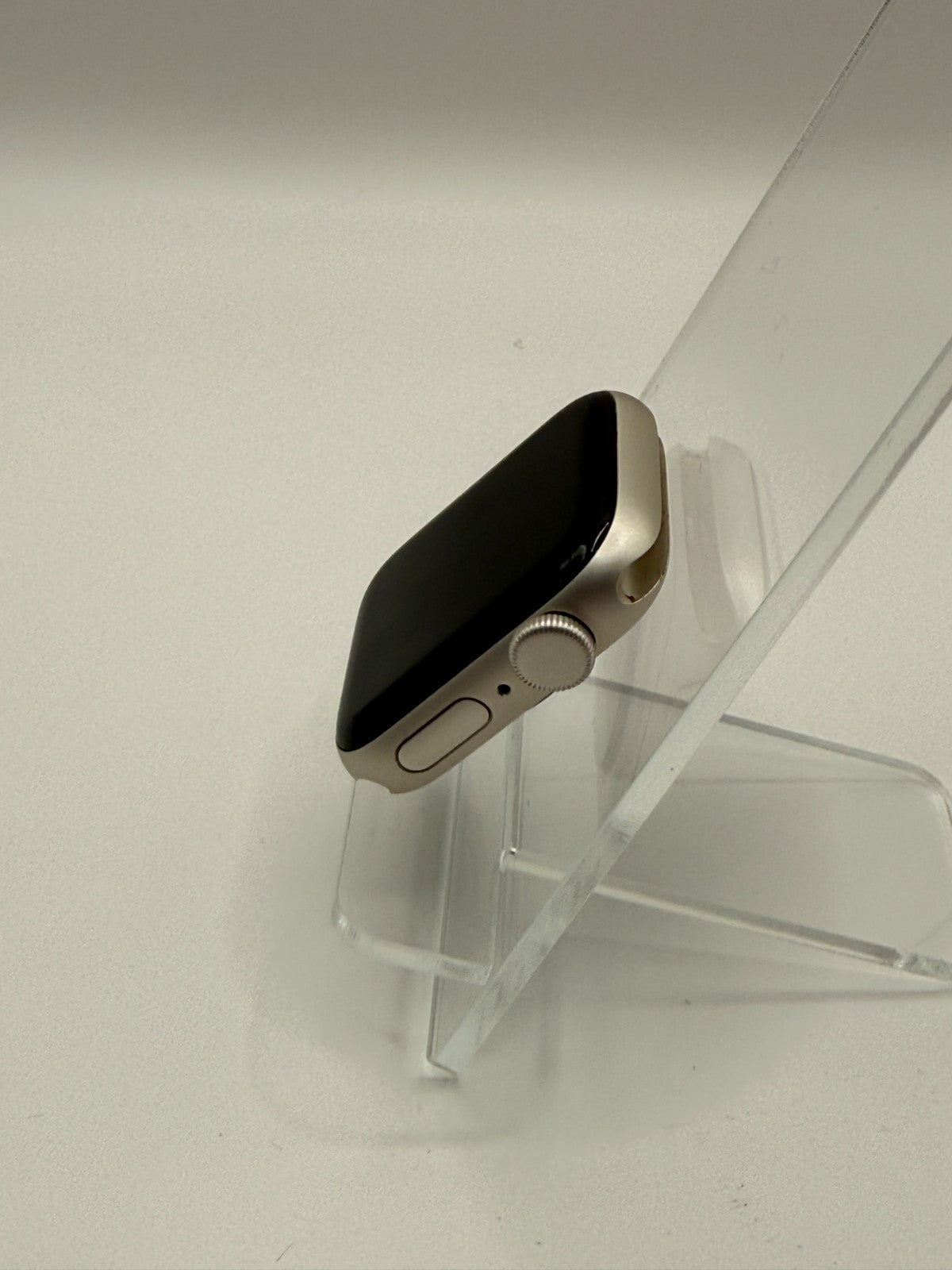 Apple Watch SE 2nd Gen 40mm Silver Aluminium with White Band Scratch On Screen