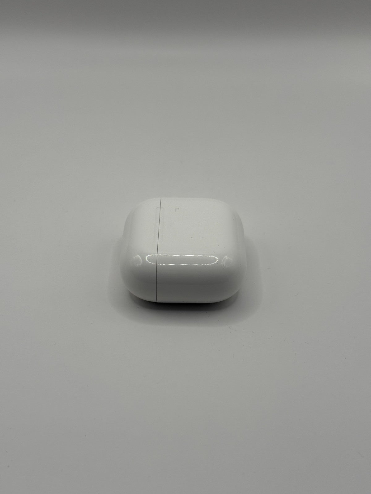 Genuine Apple AirPods 4 Non Anc A3508 USB-C Wireless Charging Case Only