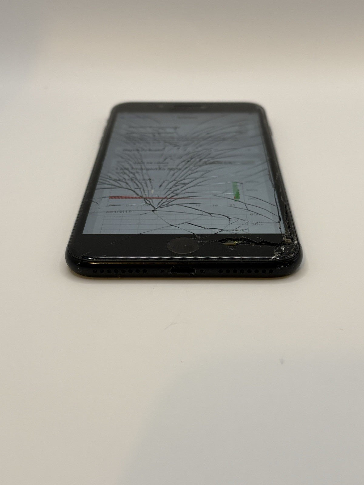 Apple iPhone 7 Plus 32GB Black Unlocked A1778 Cracked Screen