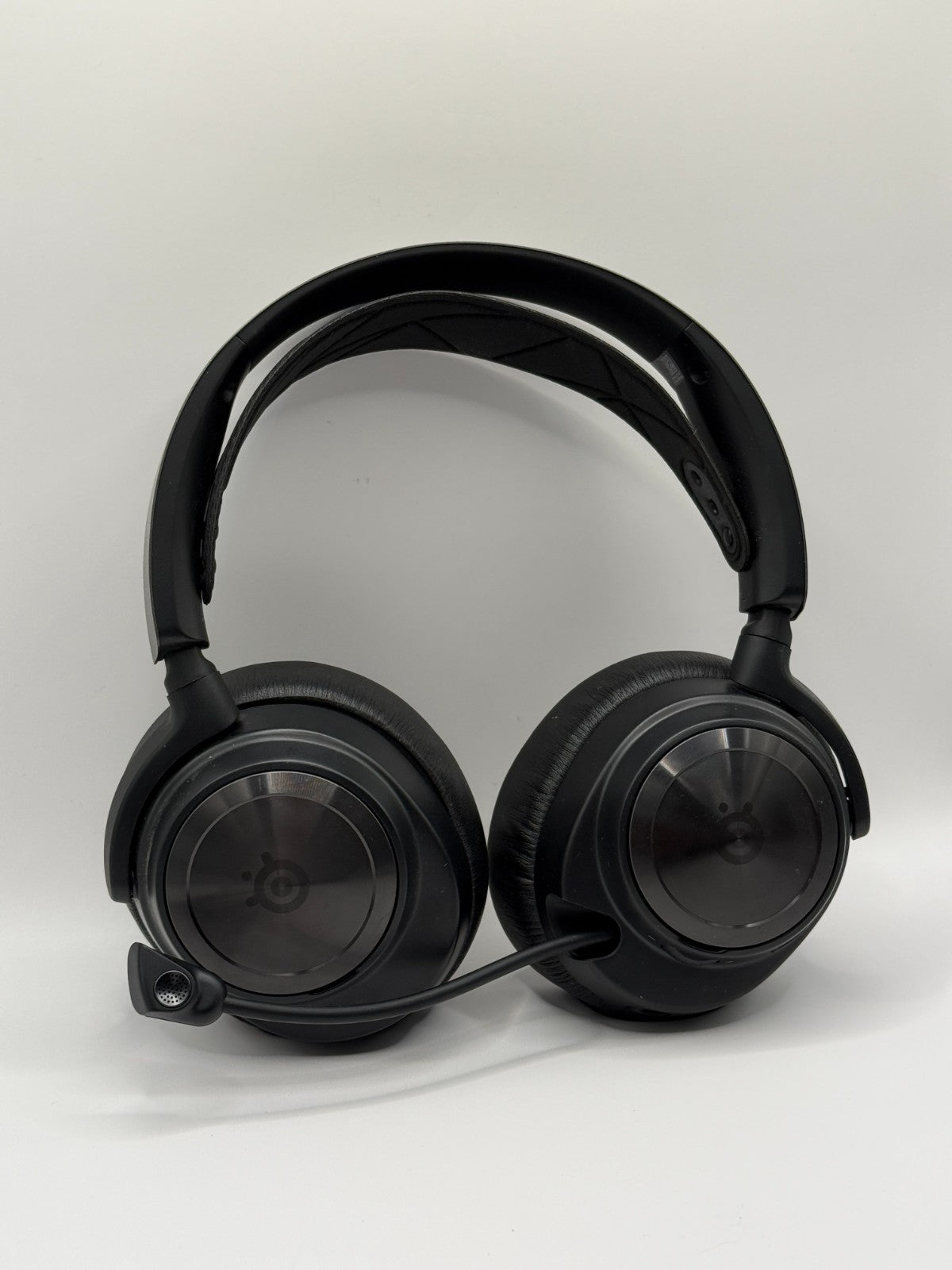 SteelSeries Arctis Nova Pro Wired Over Ear Gaming Headset 360° Spatial Audio