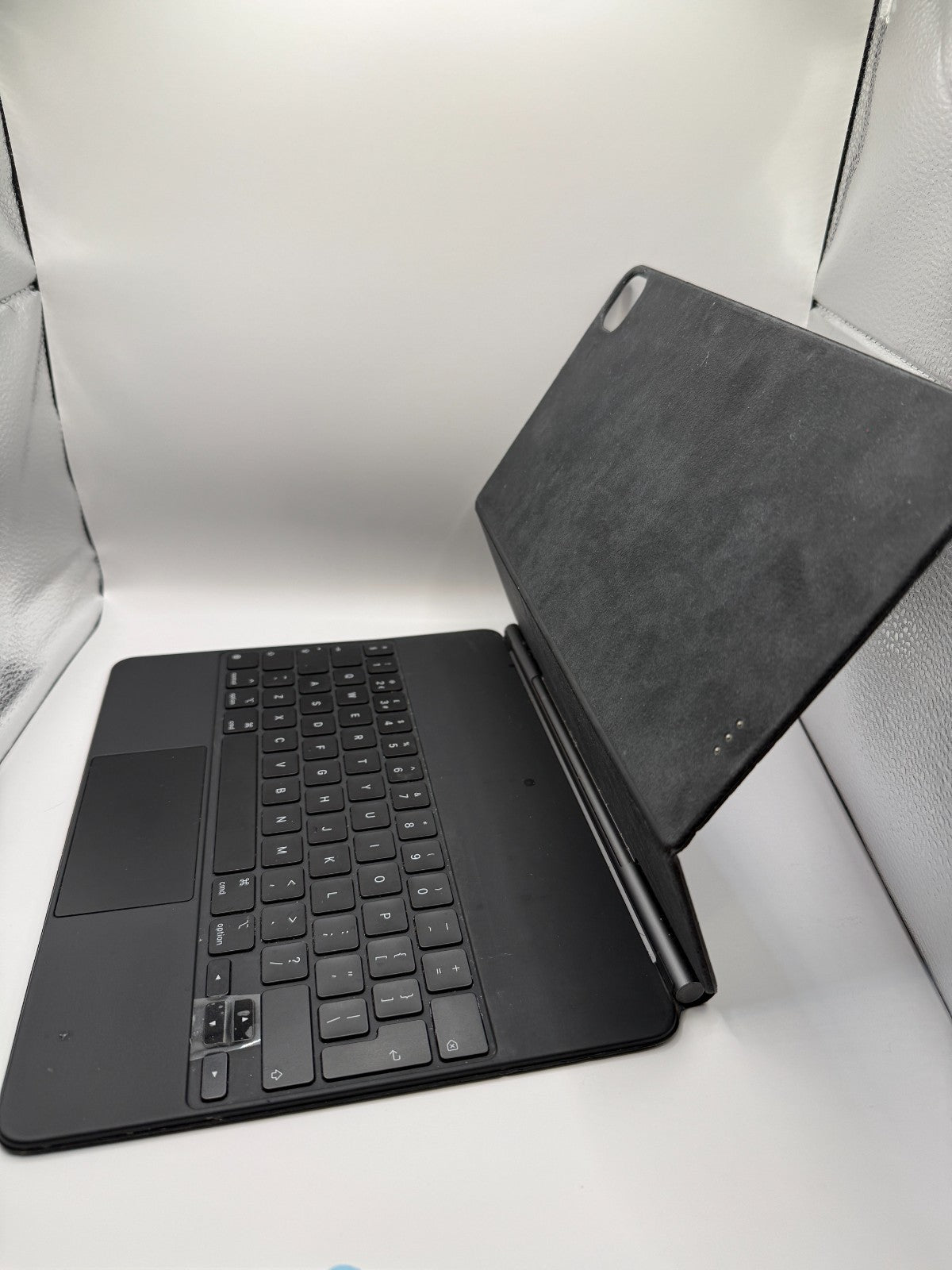 Apple Magic Keyboard for 12.9-inch iPad Pro 4th and 3rd Gen British faulty keys