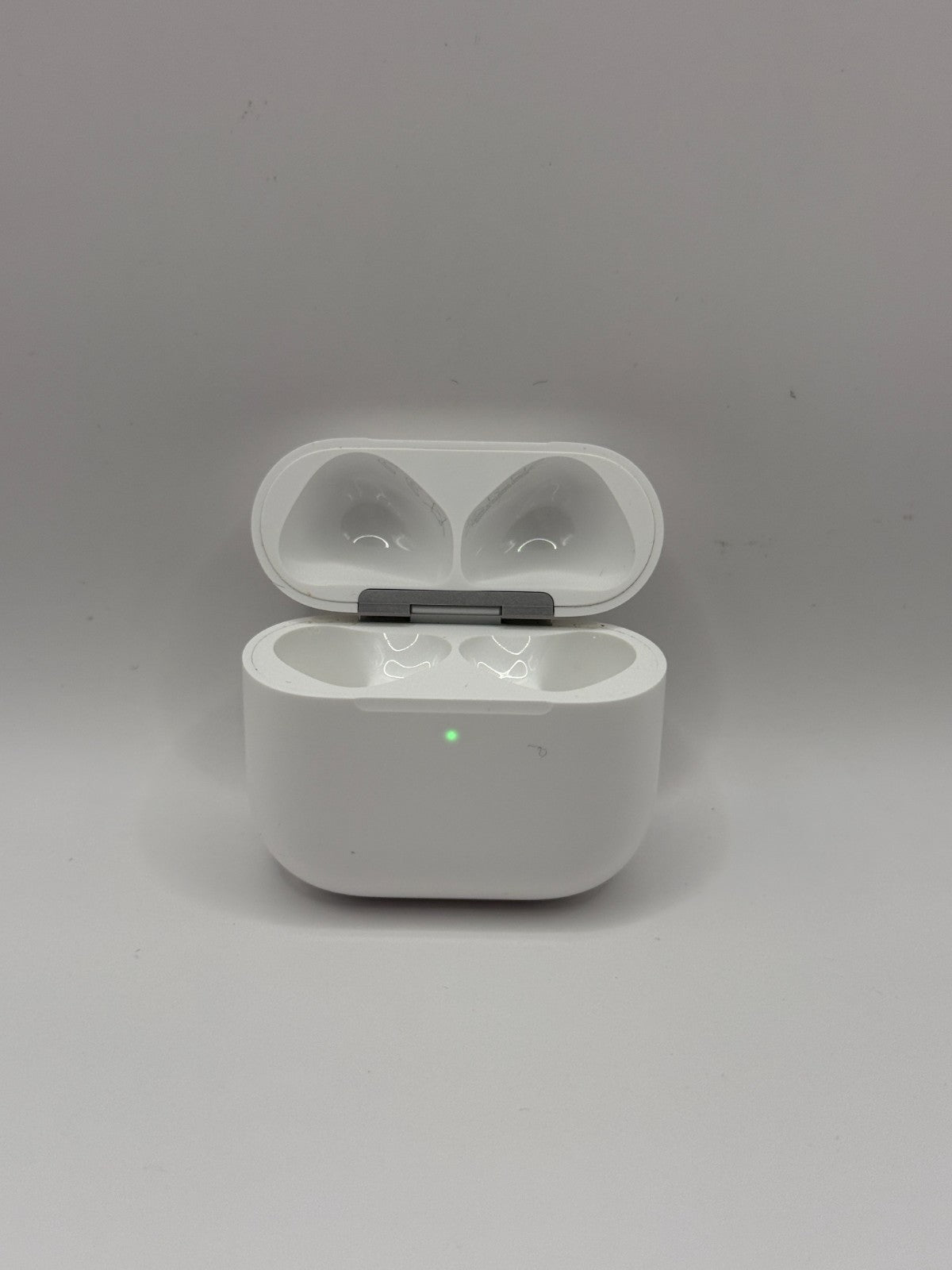 Genuine Apple AirPods 4 Non Anc A3508 USB-C Wireless Charging Case Only