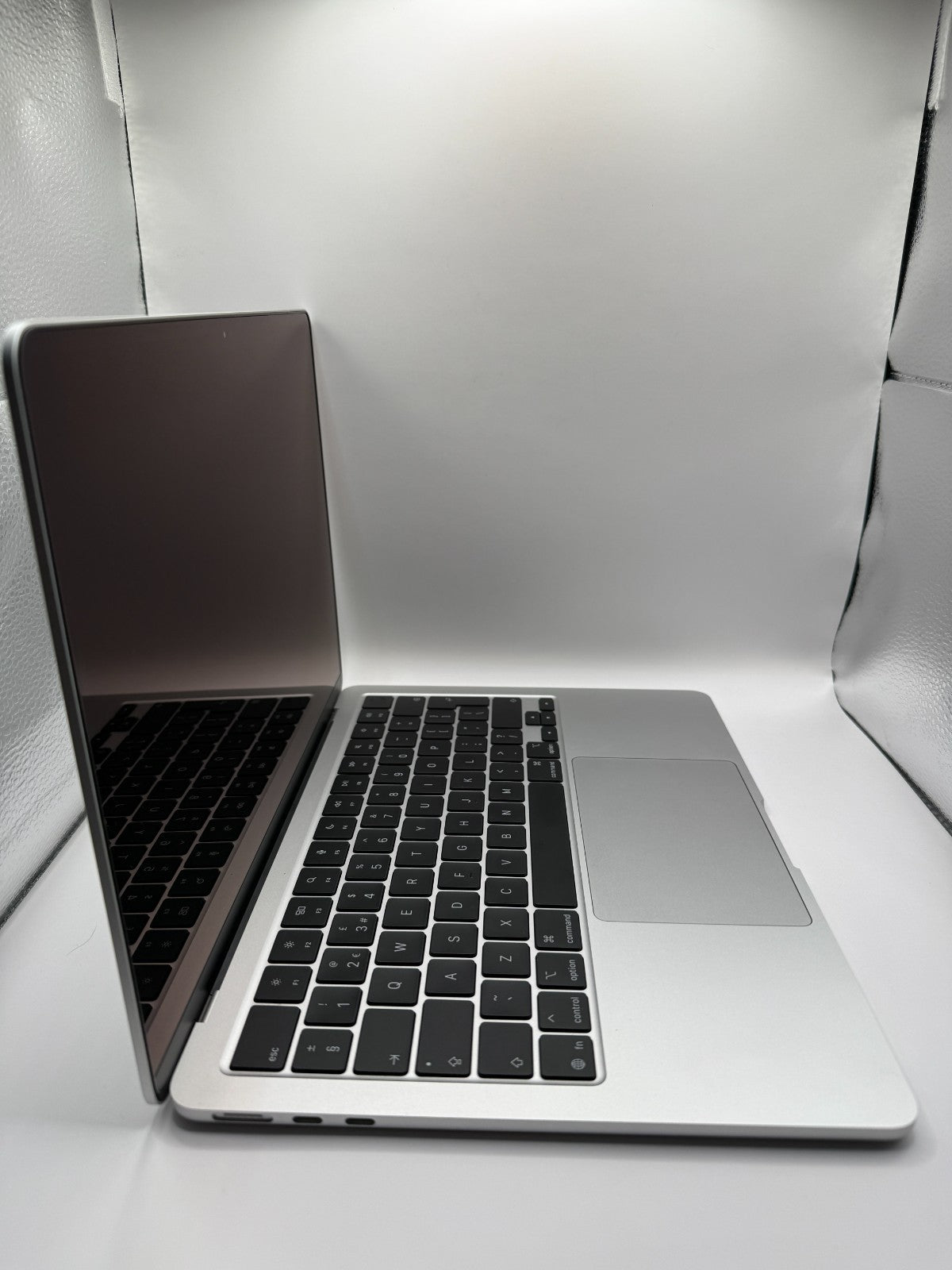 Apple Macbook Air M4 13.6" 2025 16Gb Ram 256Gb Ssd Silver Excellent Condition