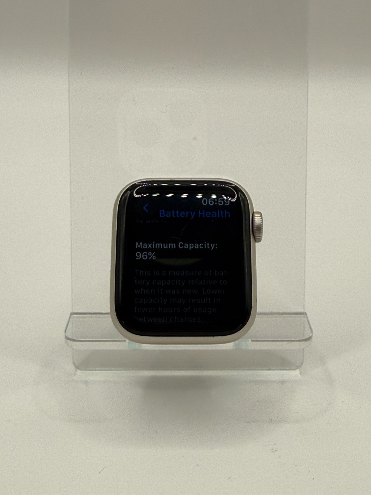 Apple Watch SE 2nd Gen 40mm Silver Aluminium with White Band Scratch On Screen