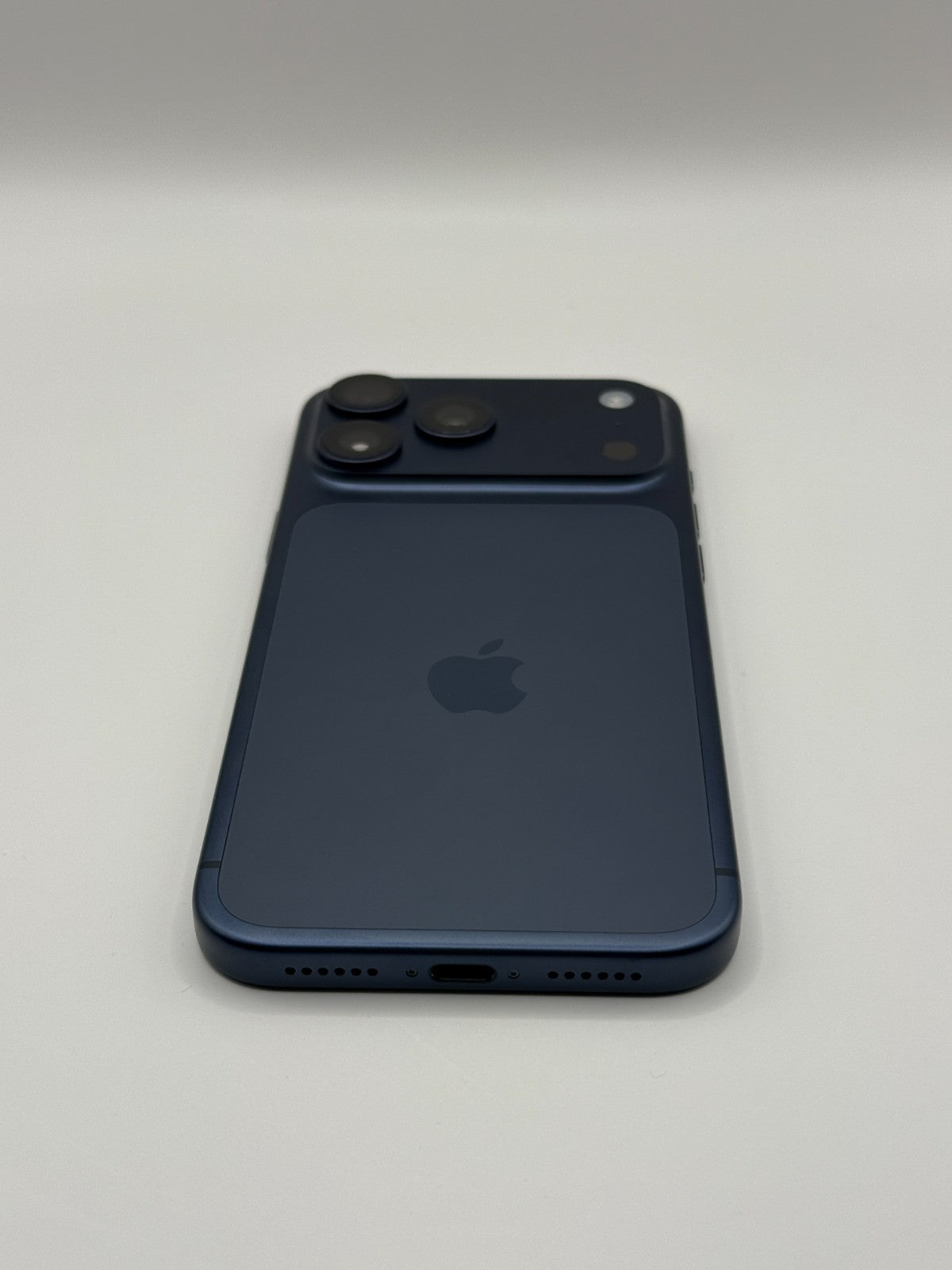 Apple Iphone 17 Pro Max 512GB Deep Blue 5G Warranty Unlocked Excellent Condition