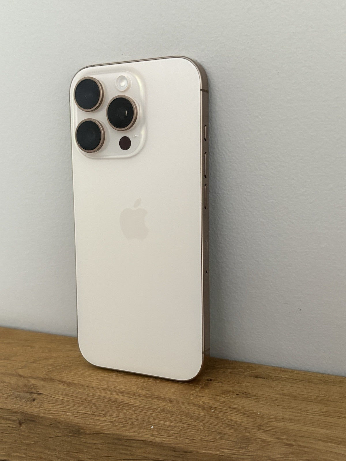 Apple iPhone 16 Pro 256GB 5G (1913586) Unlocked Desert Titanium Boxed