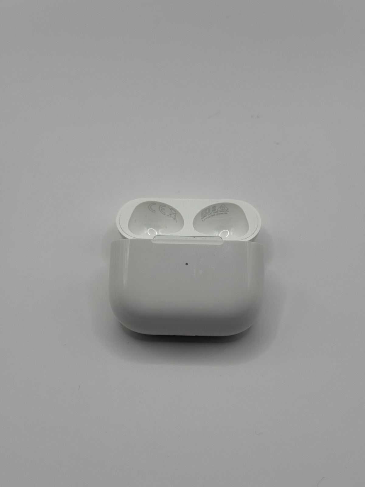 Genuine Apple Airpods 3 Non Anc A2566 Lightning Wireless Charging Case Only