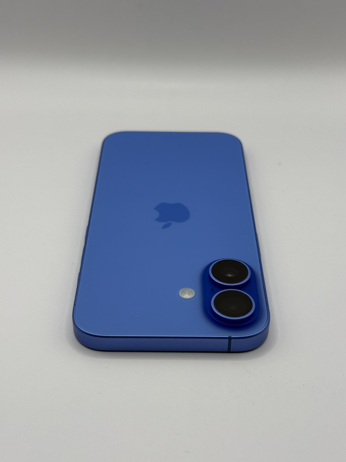 Apple Iphone 16 128GB 5G Ultramarine Unlocked Excellent Condition Warranty