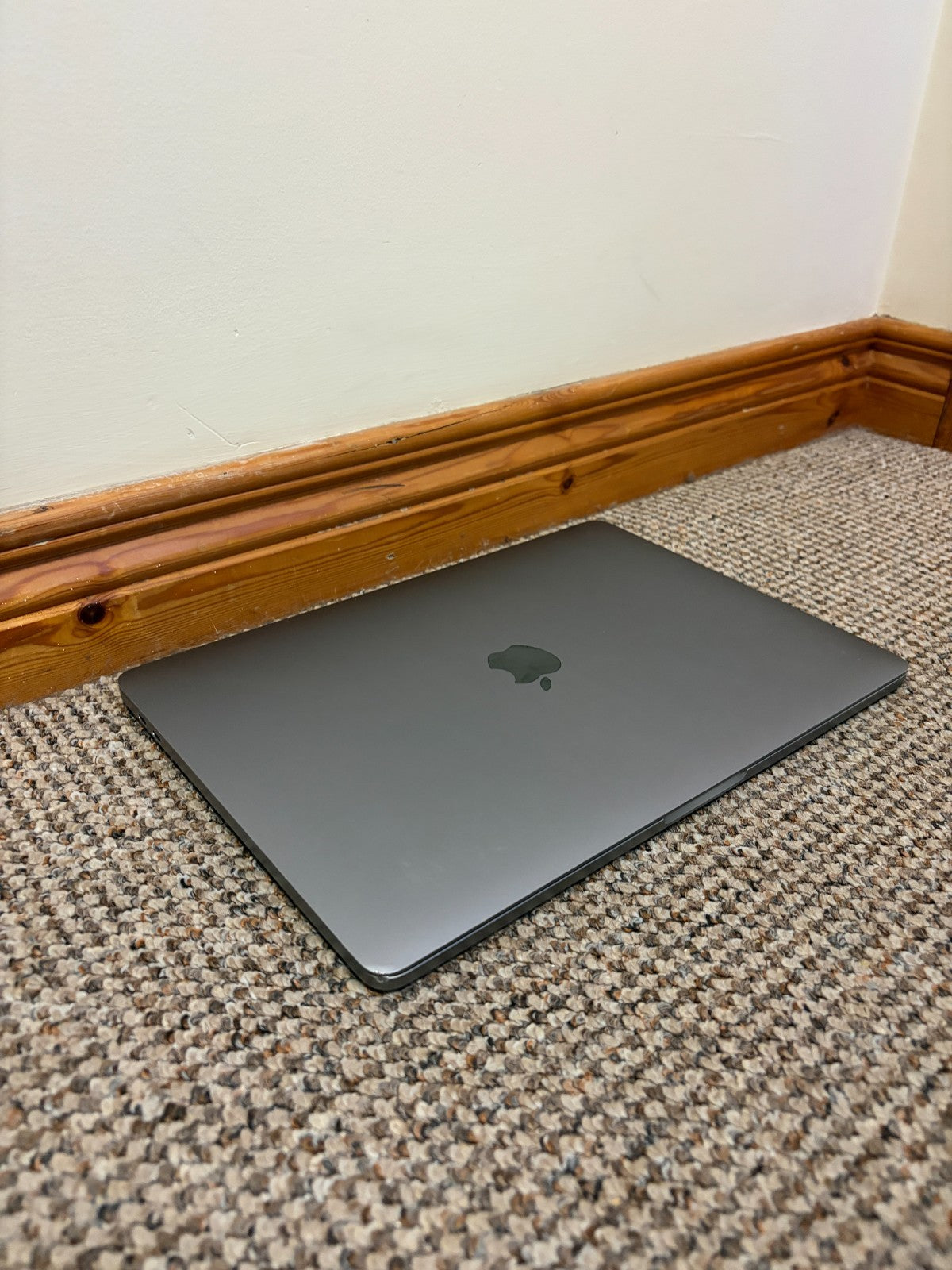 Apple MacBook Pro Retina 13.3" 2019 128GB SSD 8GB Ram 1.4GHz Core i5 Grey