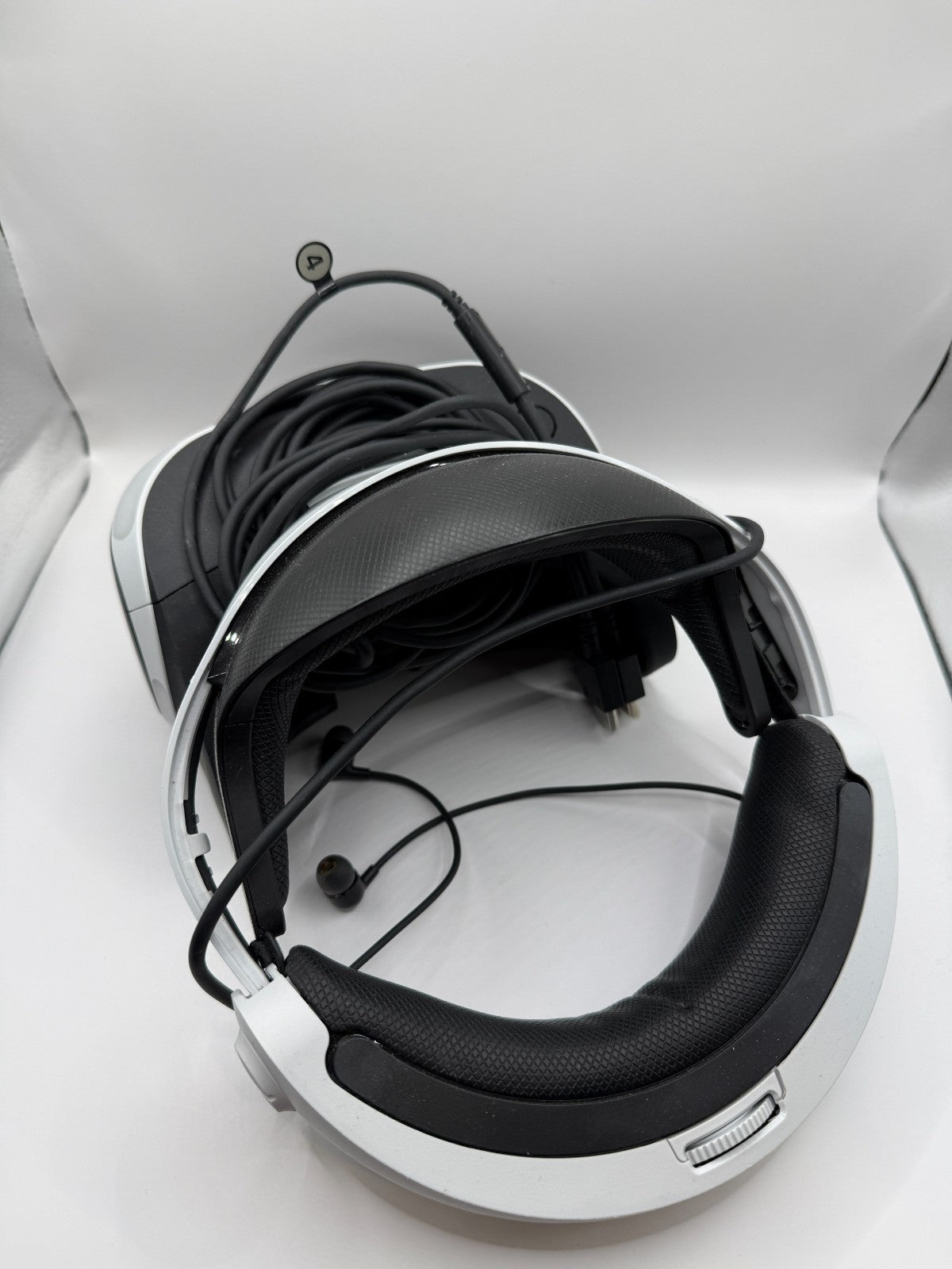 Sony PlayStation VR Virtual Reality Set 2017 for PlayStation 4 and 4 Pro