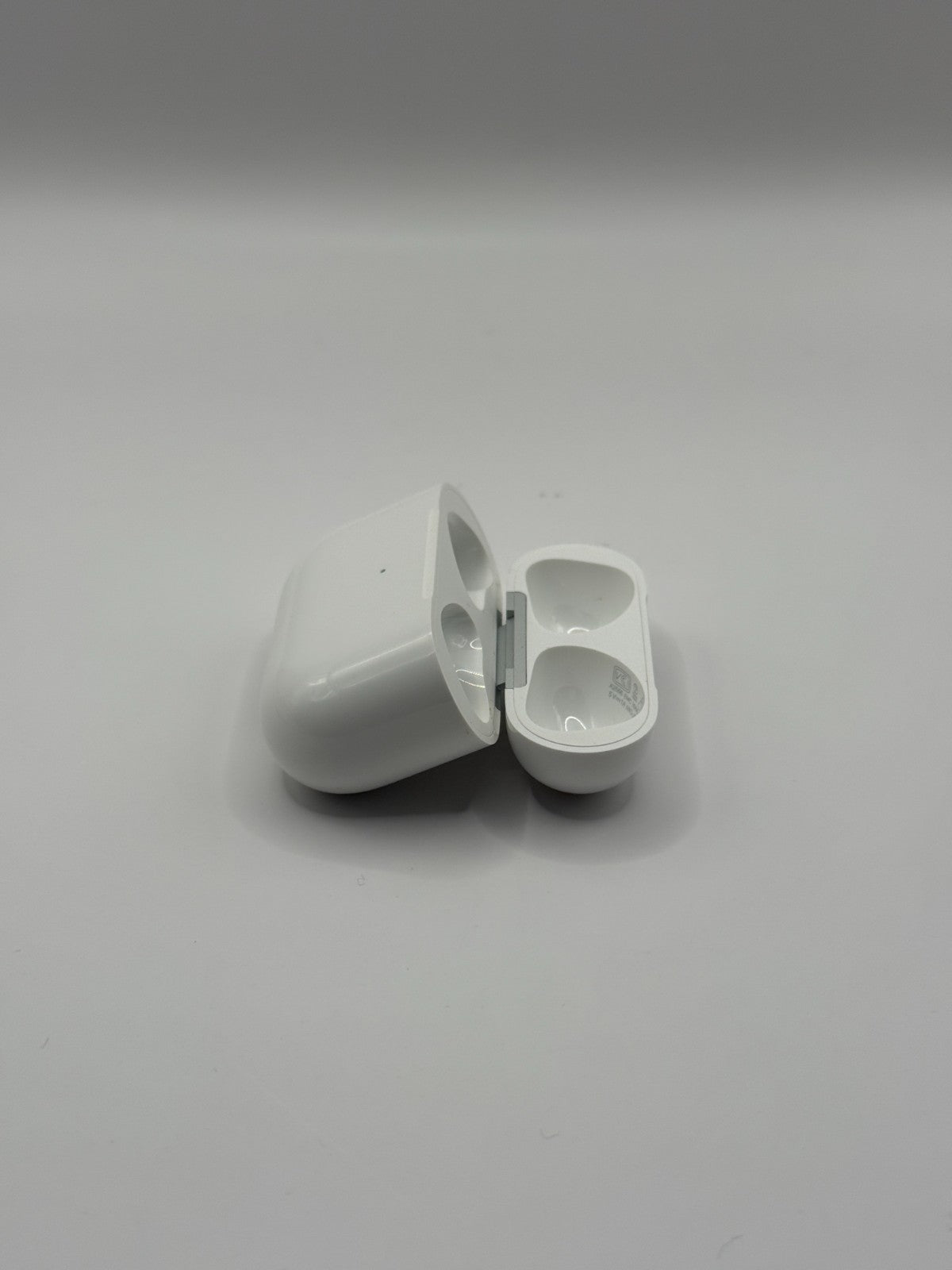 Genuine Apple Airpods 3 Non Anc A2566 Lightning Wireless Charging Case Only