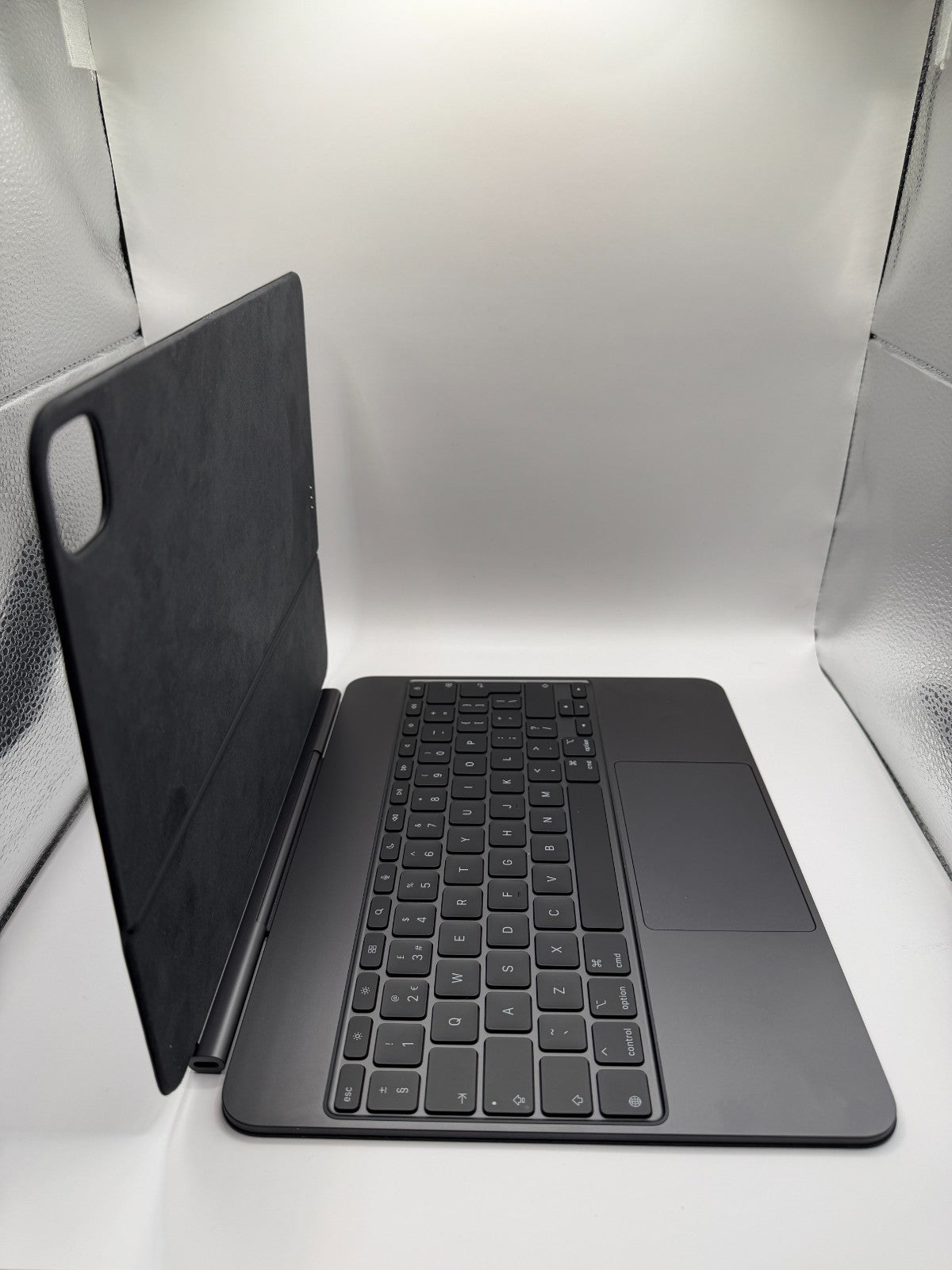 Apple Magic Keyboard for 13-inch iPad Pro 4th and 3rd Gen Excellent Condition
