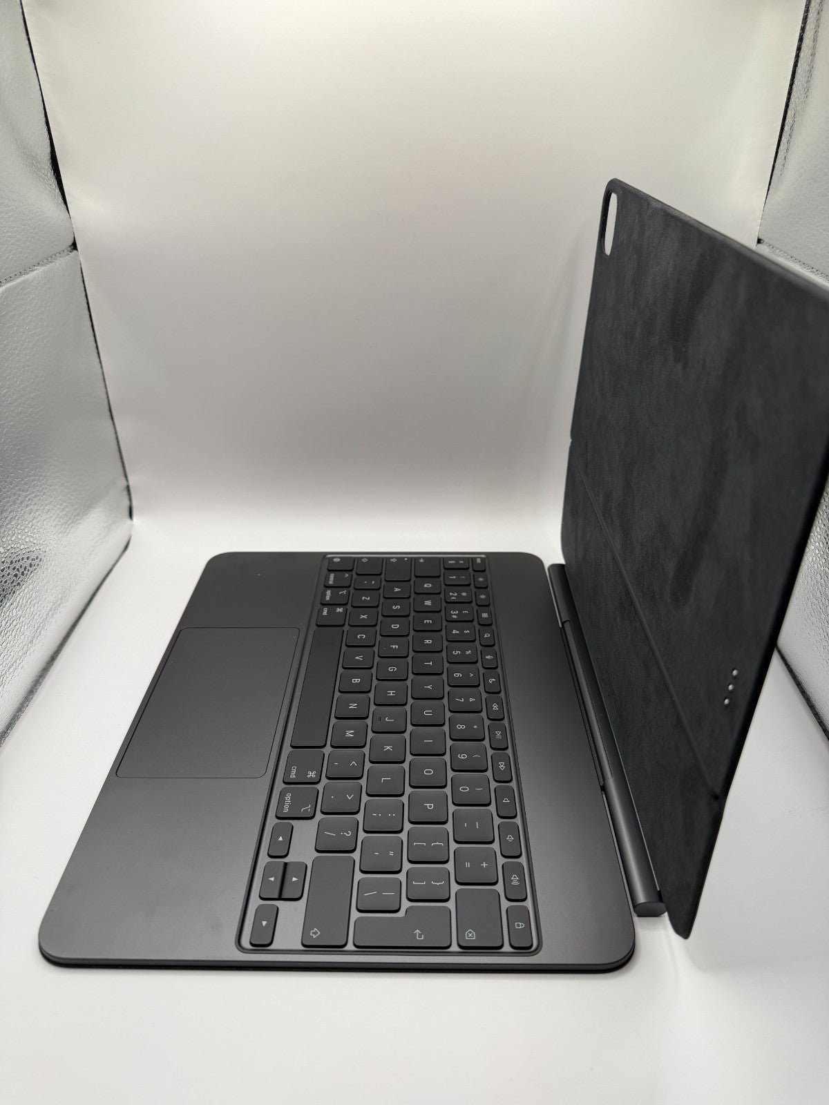 Apple Magic Keyboard for 13-inch iPad Pro 4th and 3rd Gen Excellent Condition