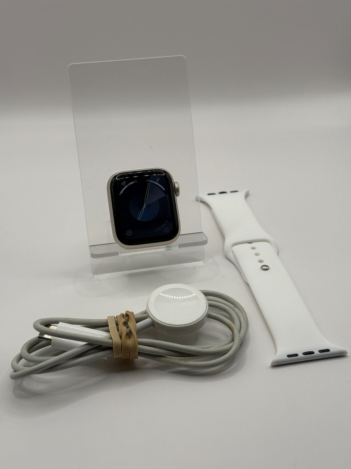 Apple Watch SE 2nd Gen 40mm Silver Aluminium with White Band Scratch On Screen