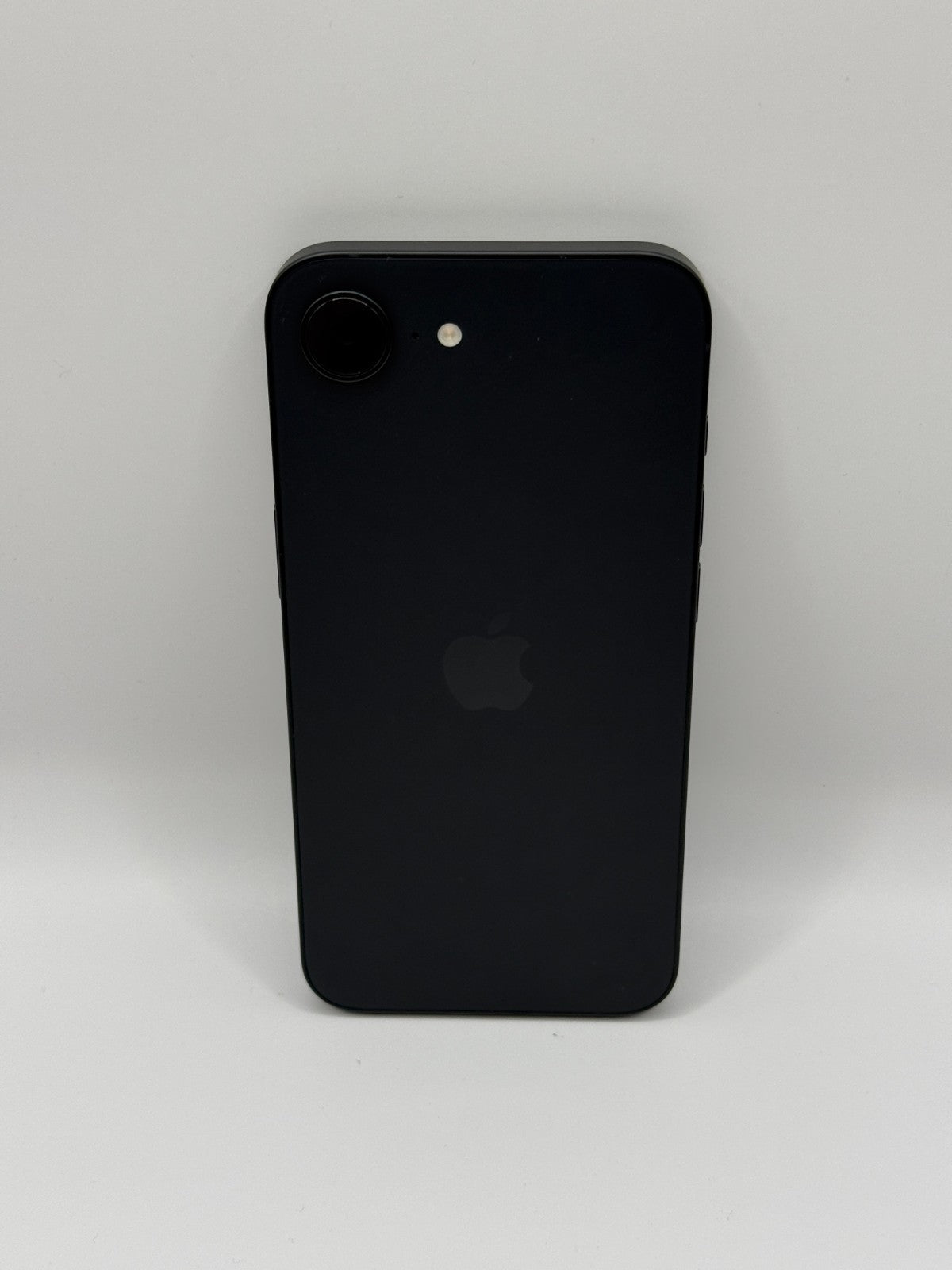 Apple Iphone 16e 128GB 5G Black 100% Battery Unlocked Very Good Condition Boxed