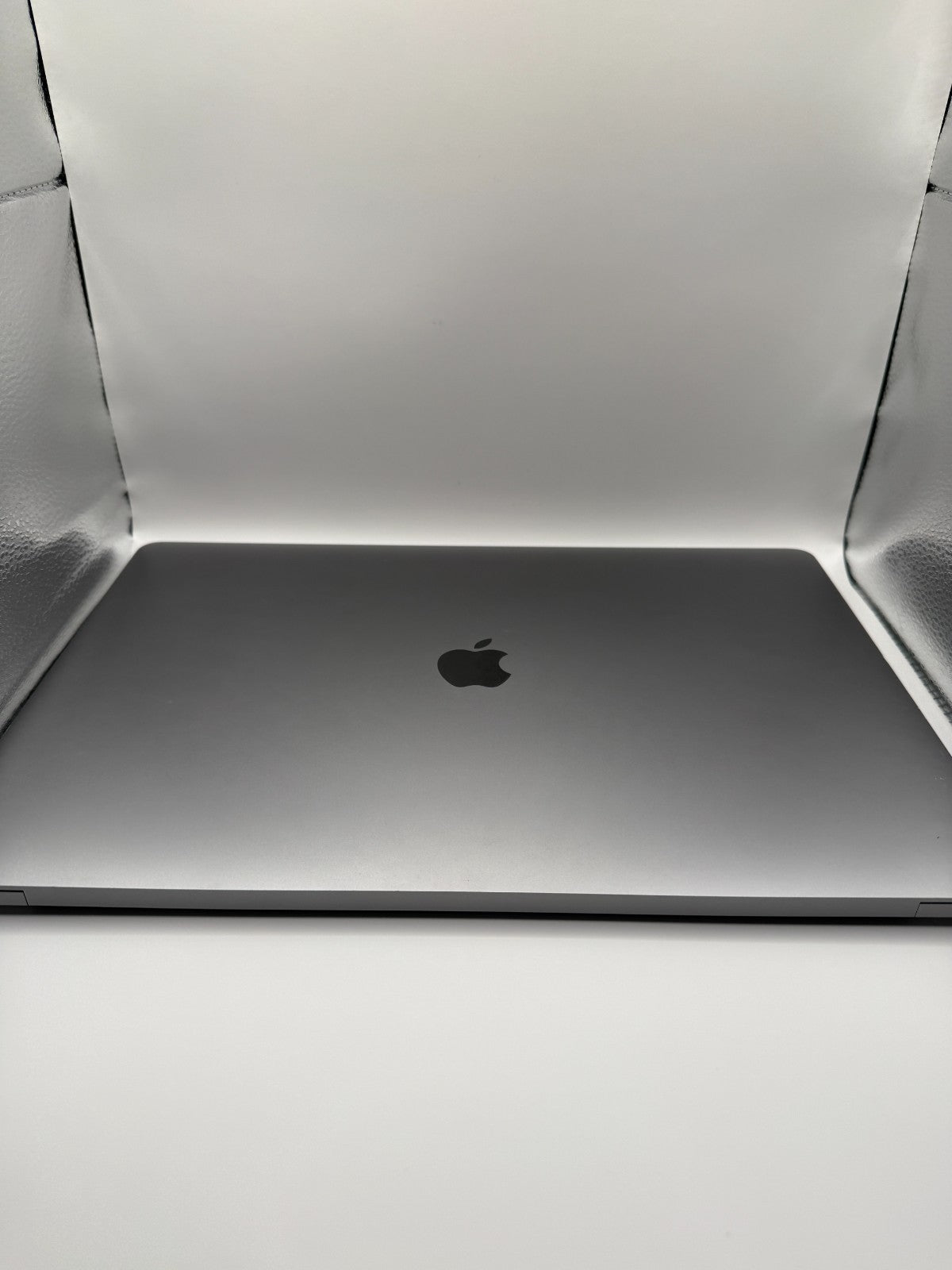 Apple MacBook Pro 16" 512GB SSD Intel Core i7 9th Gen 2.60 GHz 16GB Warranty