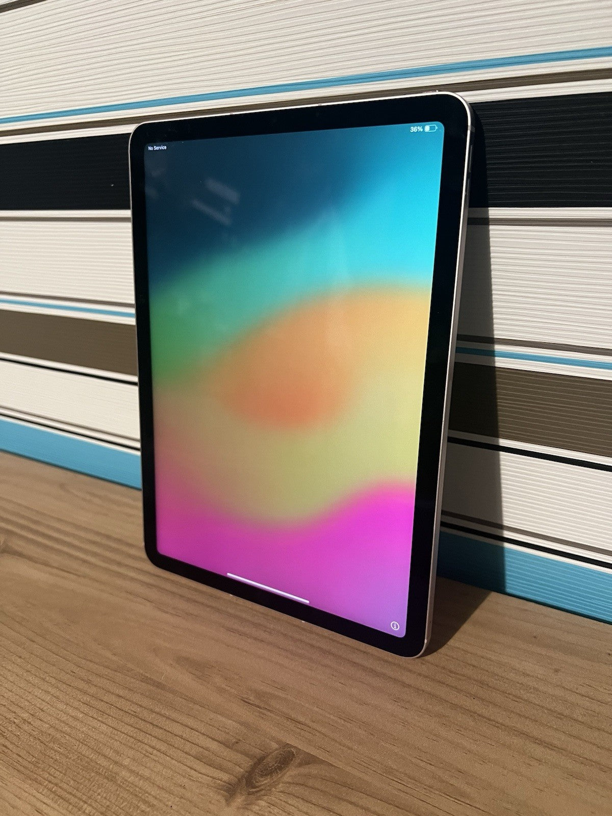 Apple iPad Air 5th Gen (PP108) M1 64GB WiFi & Cellular 5G Unlocked Starlight