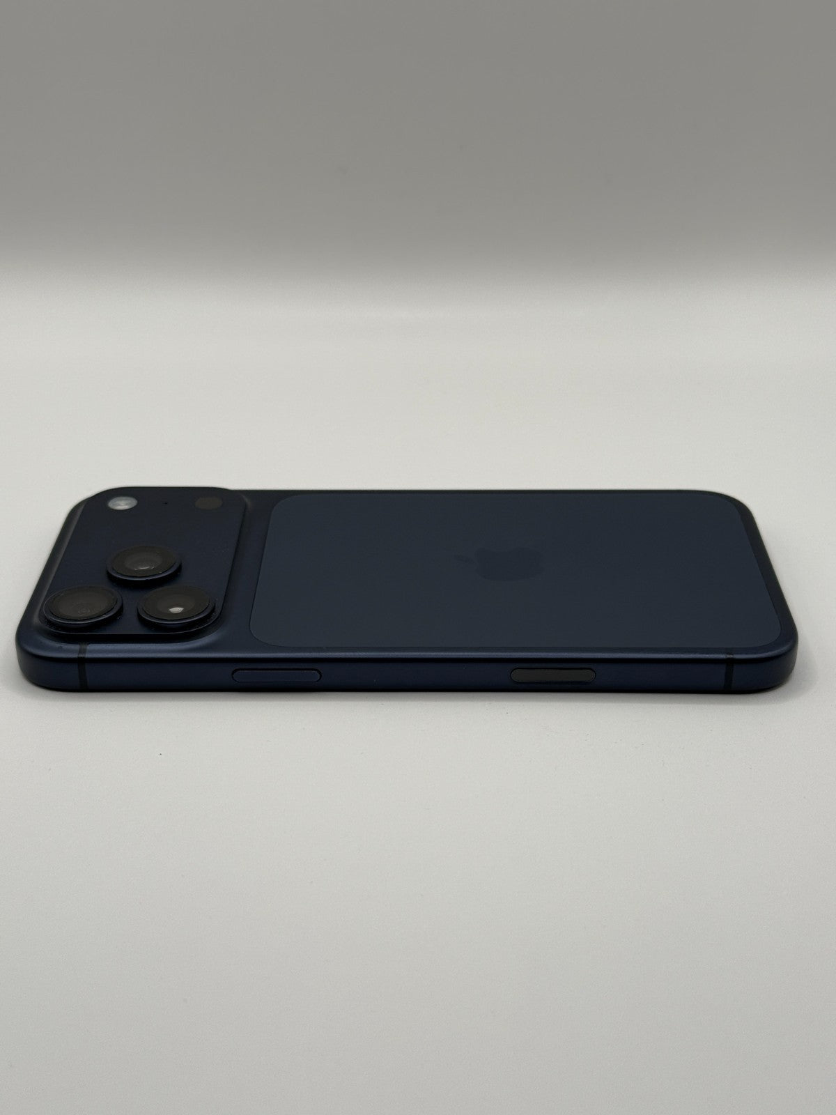 Apple Iphone 17 Pro Max 256GB Deep Blue 5G Warranty Unlocked Very Good Condition