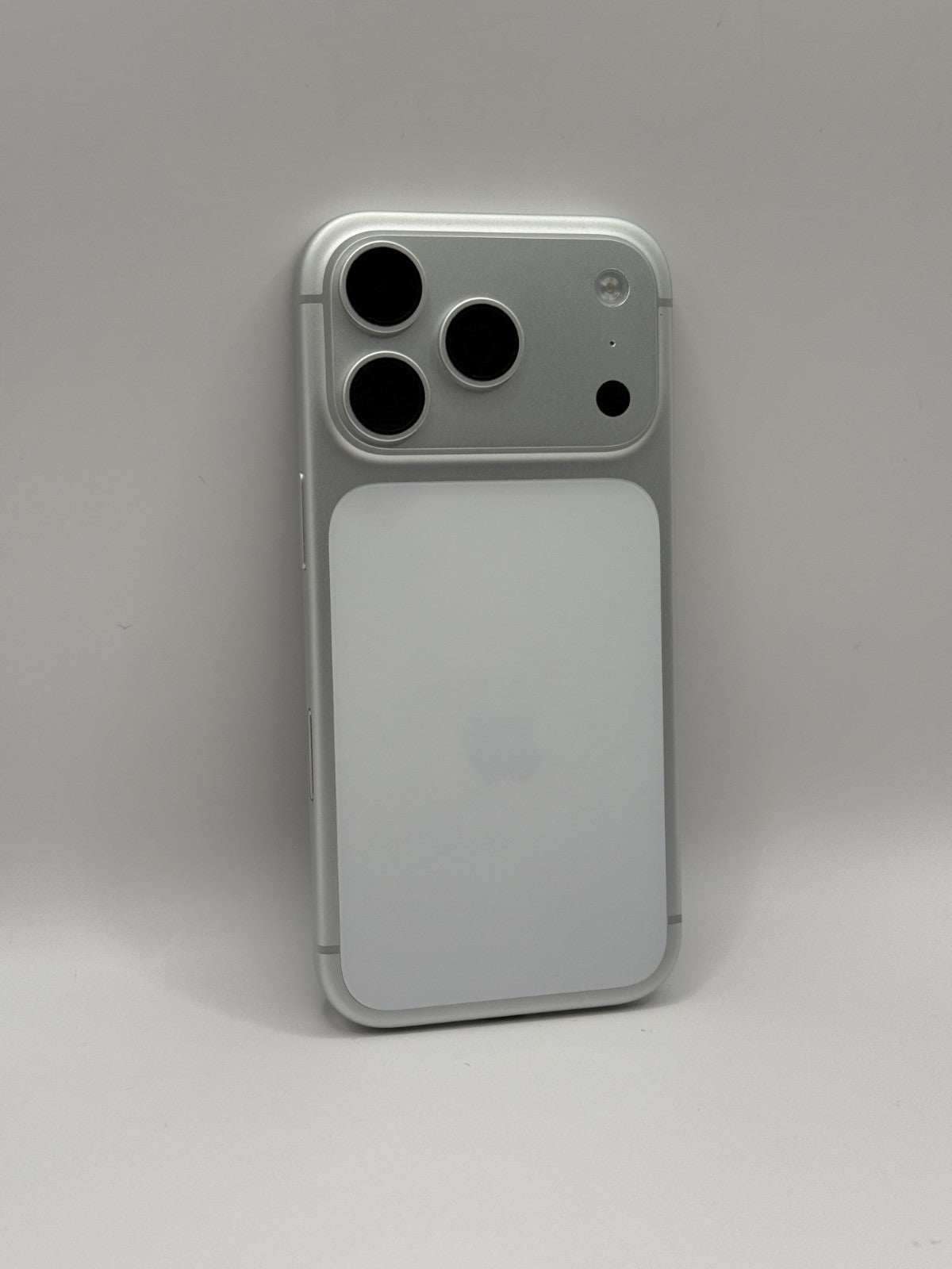 Apple Iphone 17 Pro 256GB Silver Unlocked Boxed Excellent Condition 100% Battery
