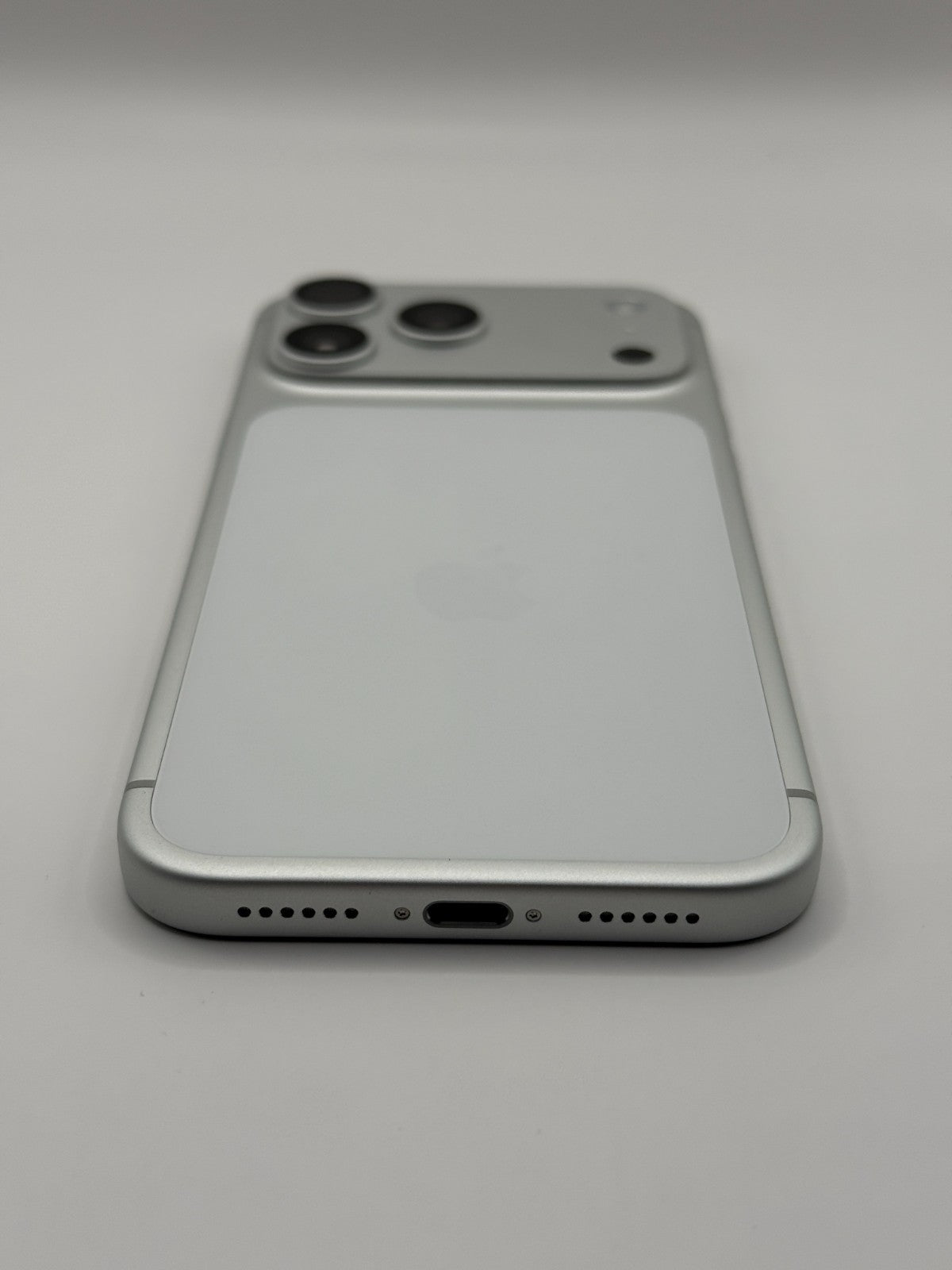 Apple Iphone 17 Pro Max 256GB Silver Warranty Unlocked Excellent Condition