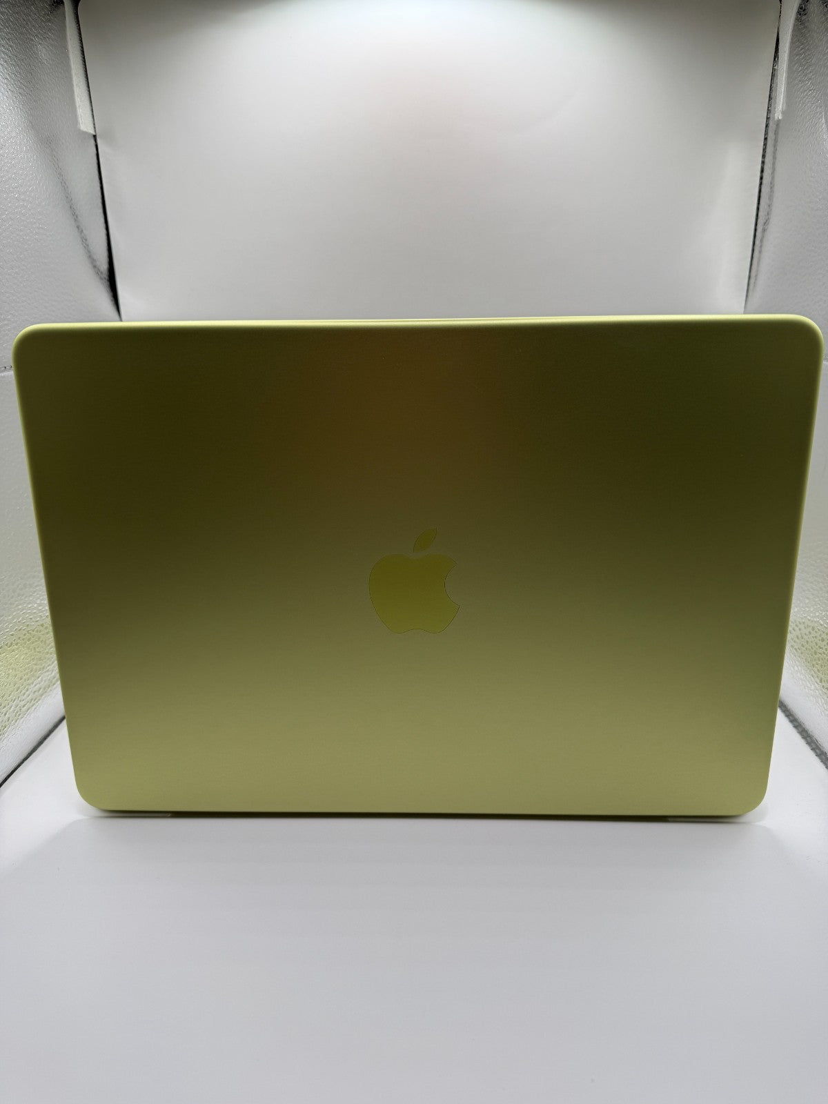 Apple Macbook Neo 256GB 13-inch Laptop Citrus A18 Pro chip 2026 Excellent