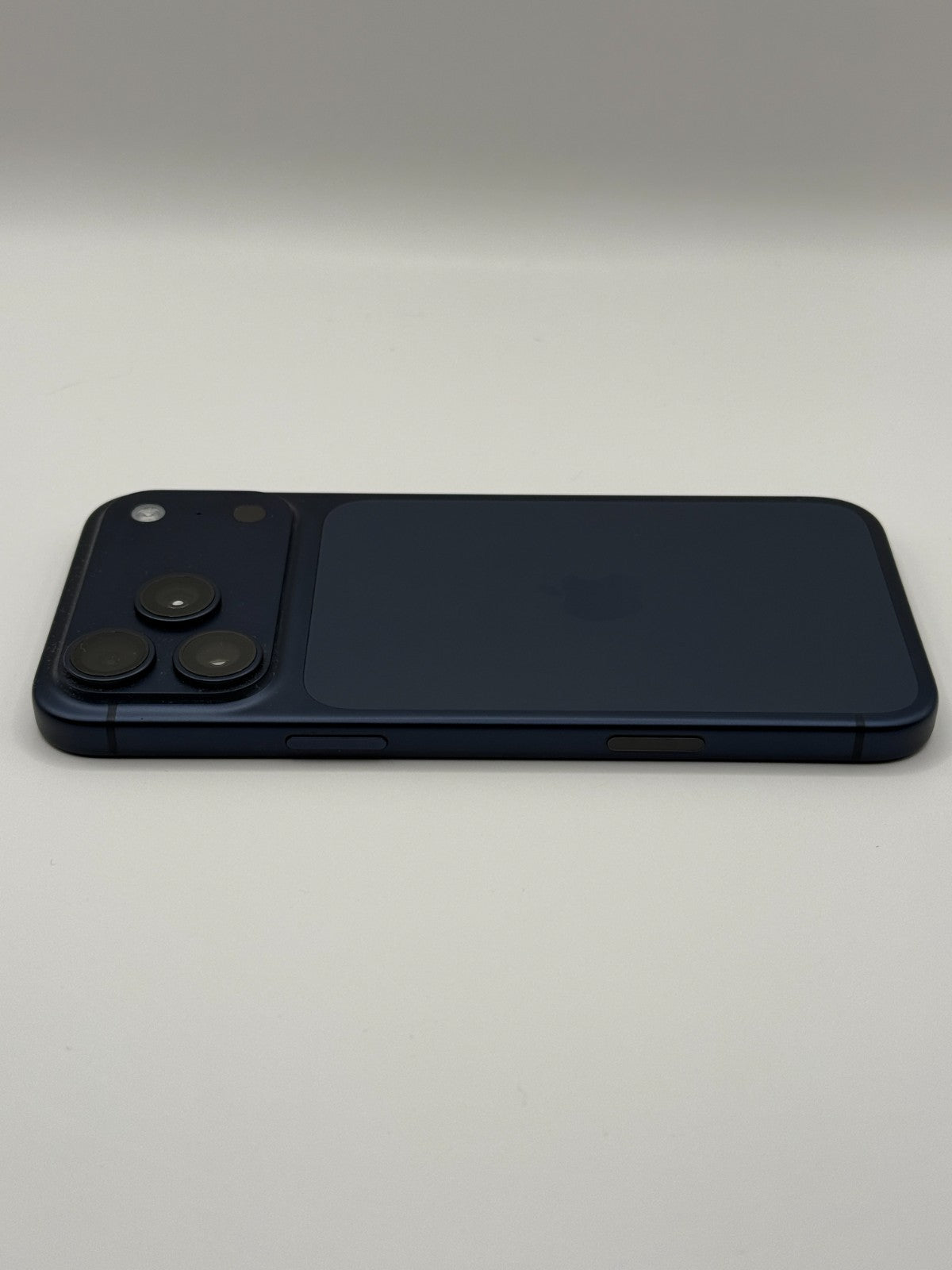 Apple Iphone 17 Pro Max 256GB Deep Blue 5G Warranty Unlocked Very Good Condition