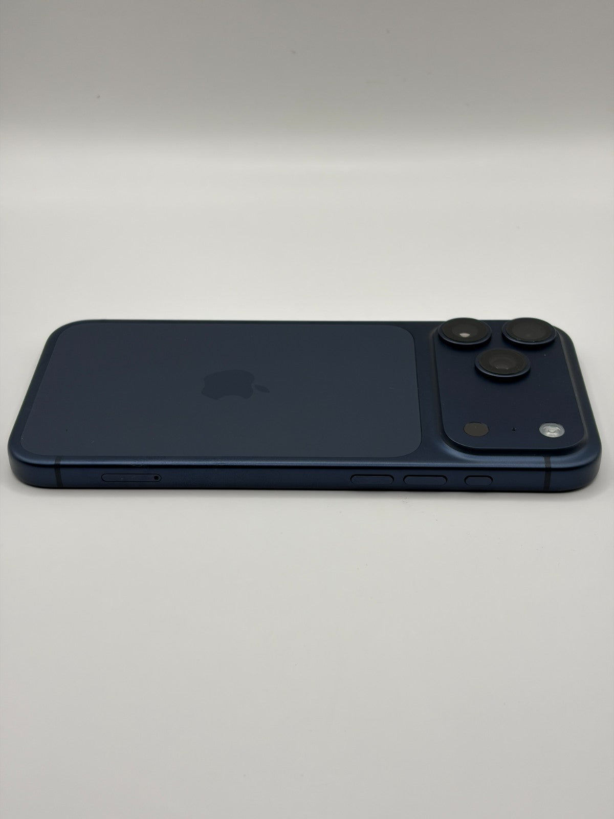 Apple Iphone 17 Pro Max 256GB Deep Blue 5G Warranty Unlocked Excellent Condition