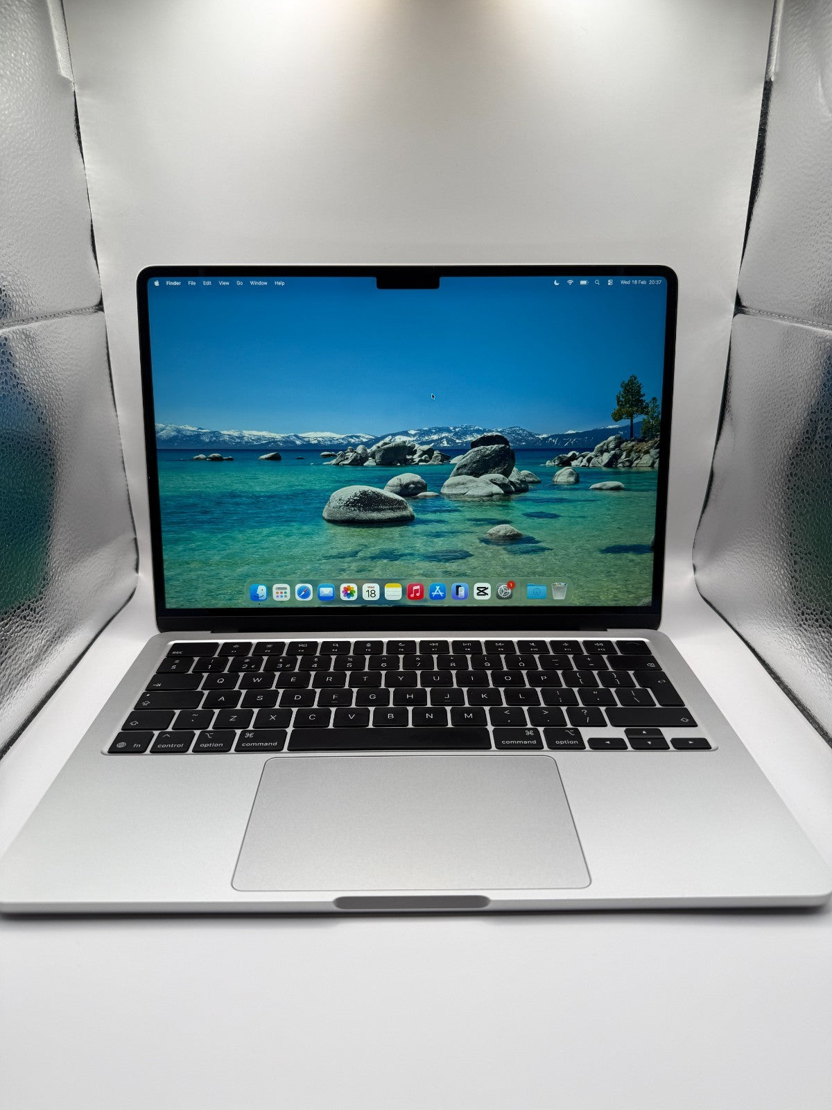 Apple Macbook Air M4 13.6" 2025 16Gb Ram 256Gb Ssd Silver Excellent Condition