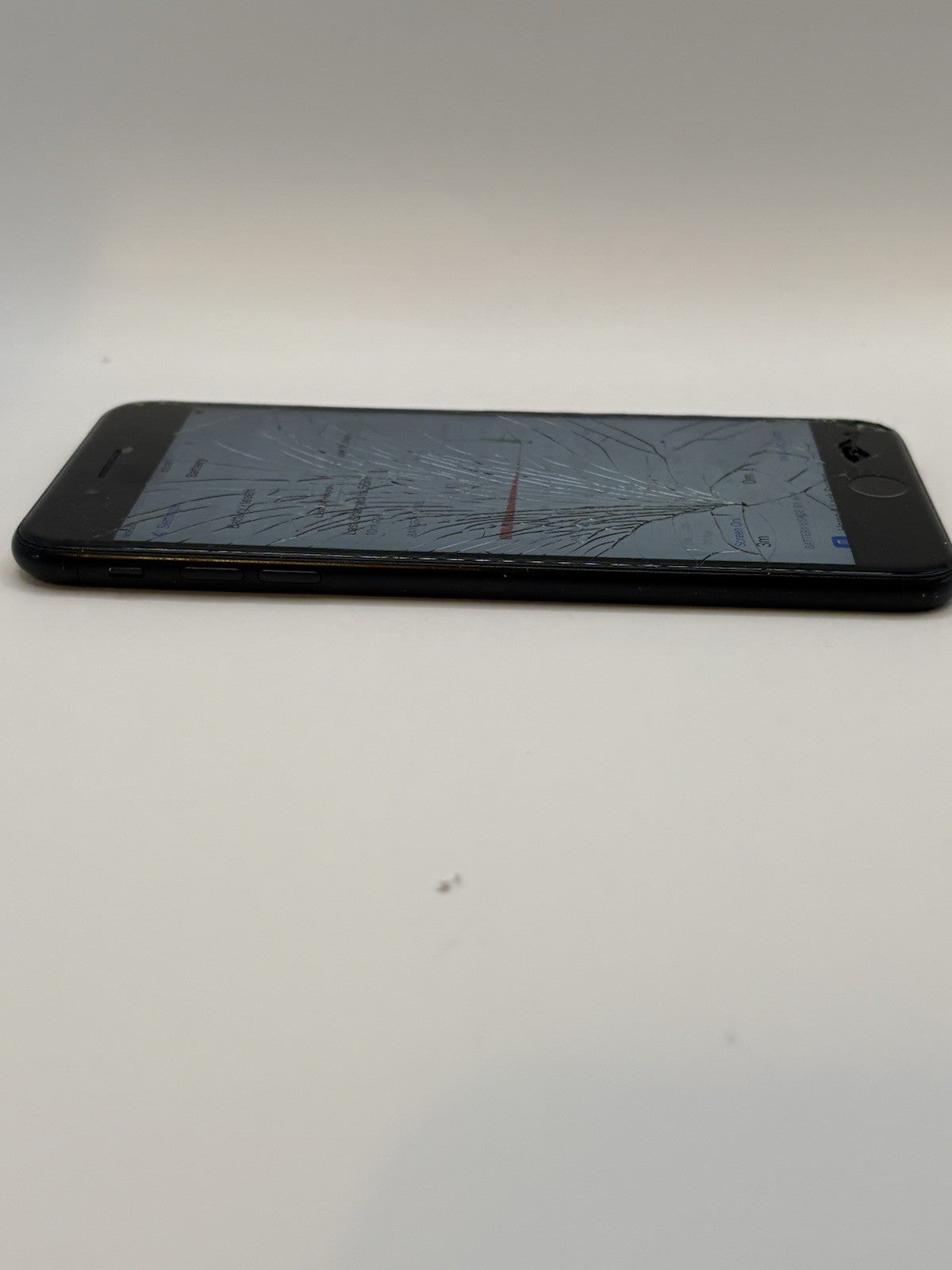 Apple iPhone 7 Plus 32GB Black Unlocked A1778 Cracked Screen