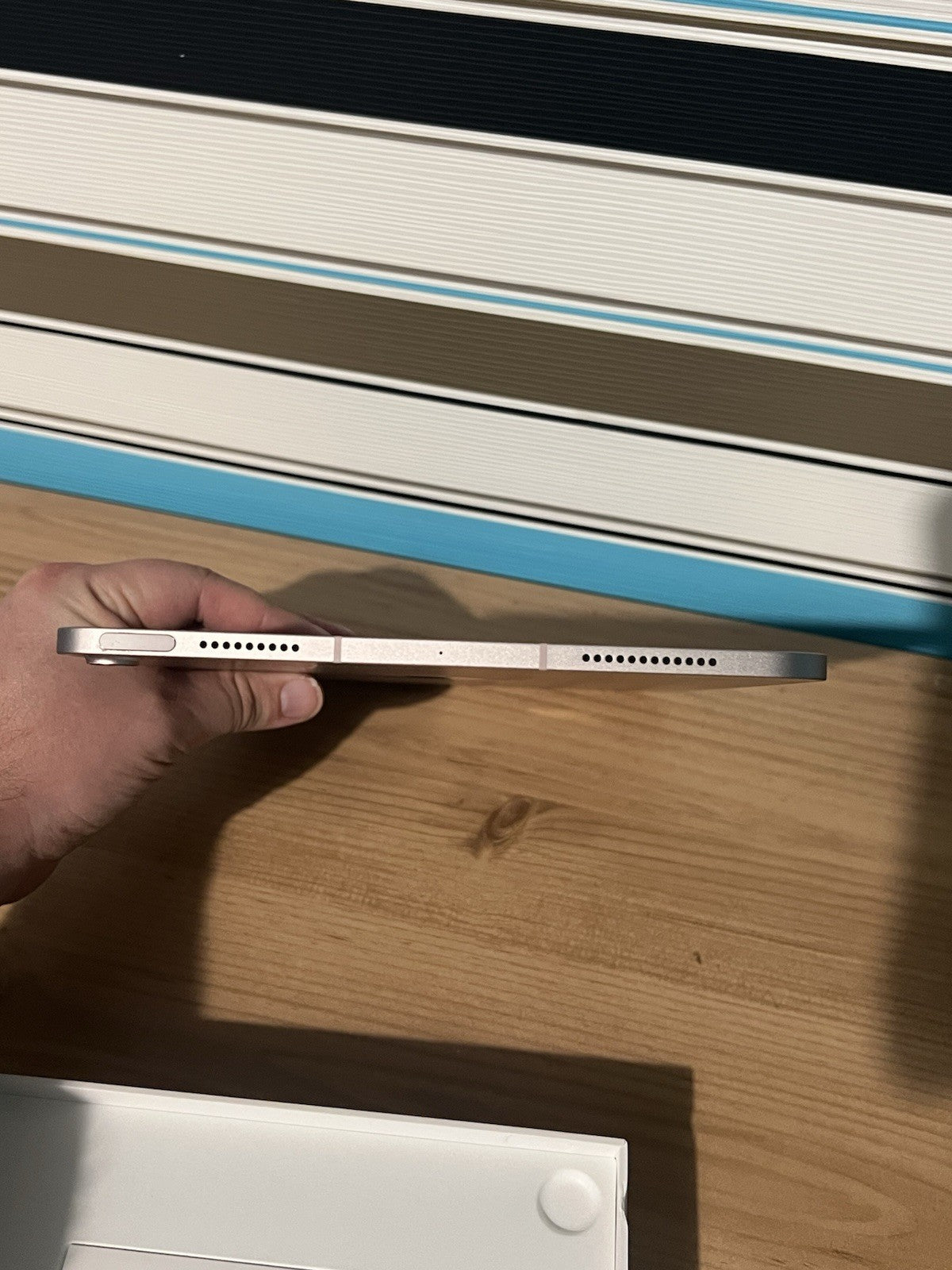 Apple iPad Air 5th Gen (PP108) M1 64GB WiFi & Cellular 5G Unlocked Starlight