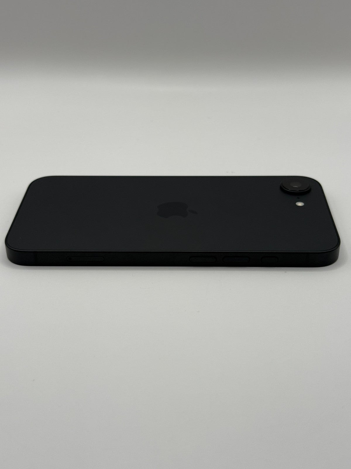 Apple Iphone 16e 128GB 5G Black 100% Battery Unlocked Very Good Condition Boxed