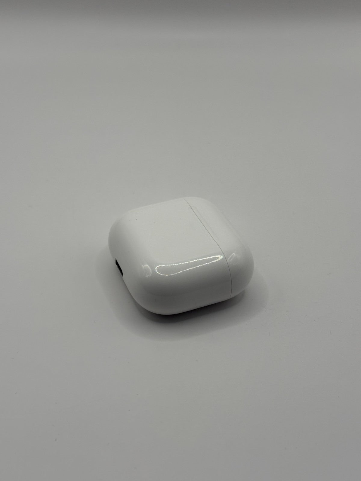 Genuine Apple AirPods 4 Non Anc A3508 USB-C Wireless Charging Case Only