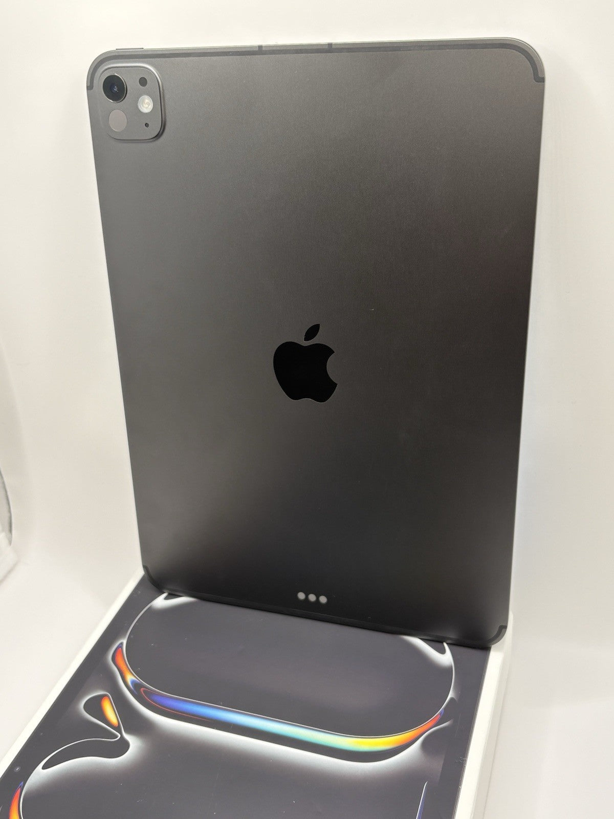 iPad Pro 11" M5 256Gb WiFi & 5G Unlocked Space Black Warranty Boxed