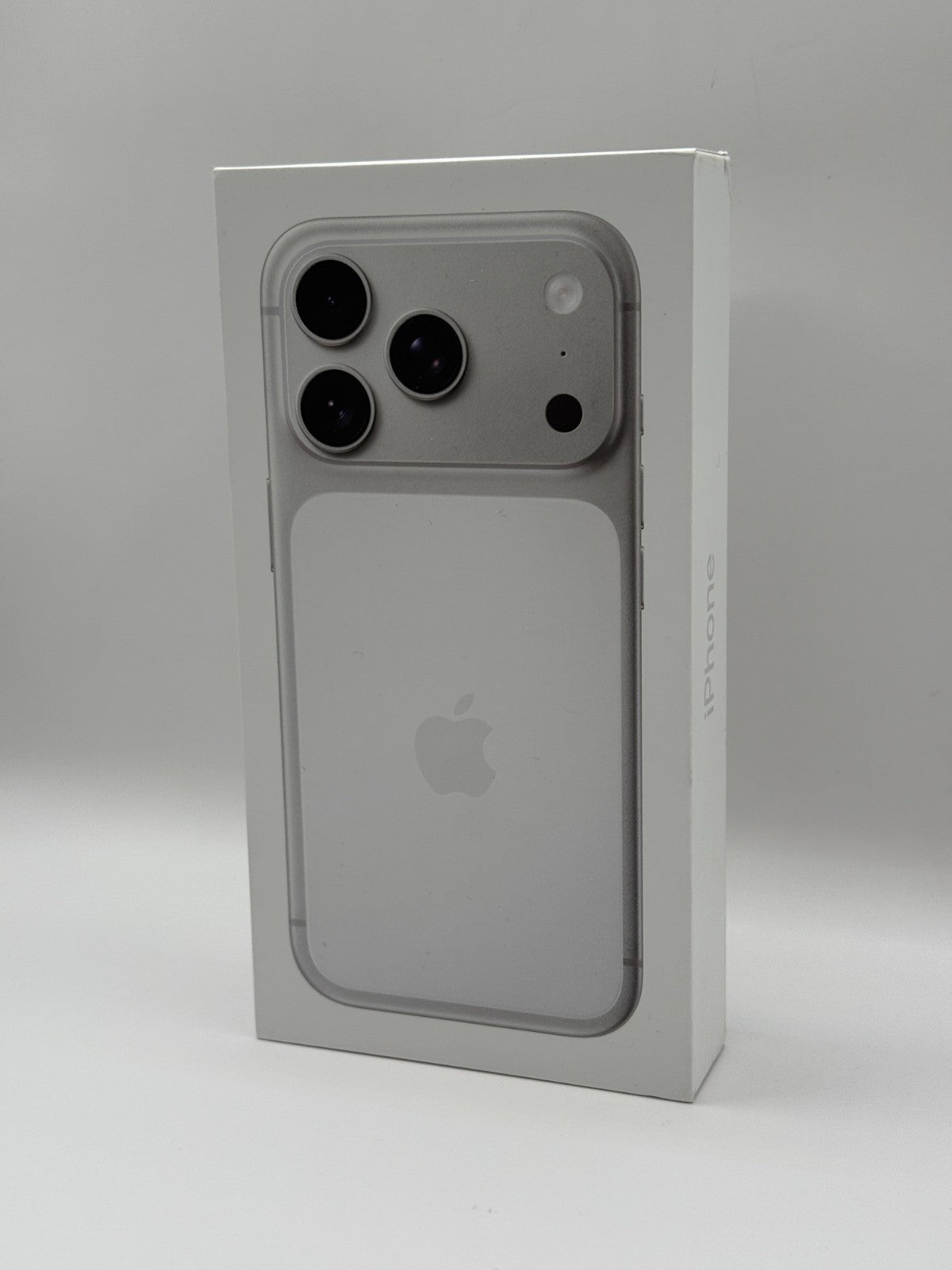 Apple Iphone 17 Pro 256GB Silver Unlocked Boxed Excellent Condition 100% Battery