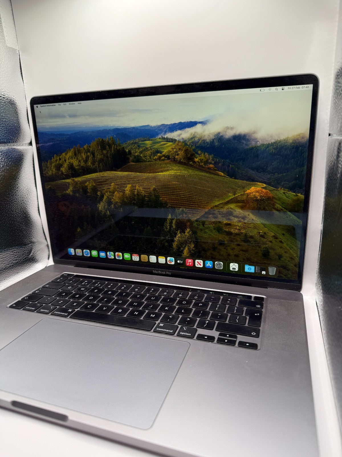 Apple MacBook Pro 16" 512GB SSD Intel Core i7 9th Gen 2.60 GHz 16GB Warranty
