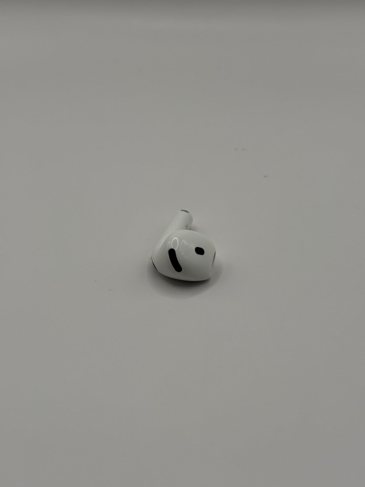 Apple AirPods 4th Generation In Ear Earphones 2024 Non ANC Right Earbud