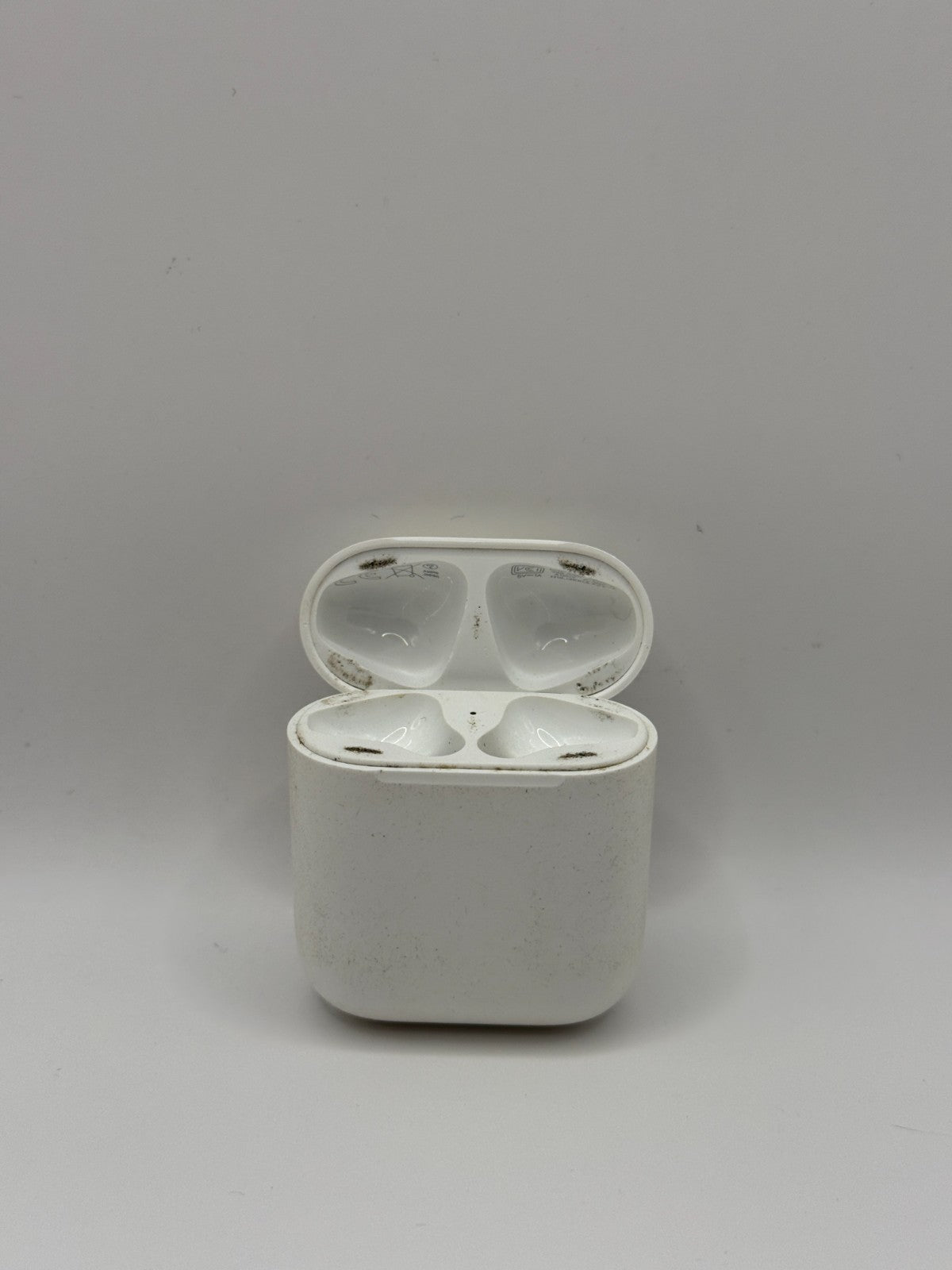 Apple AirPods 1st Generation Charging Case Only White Good Condition