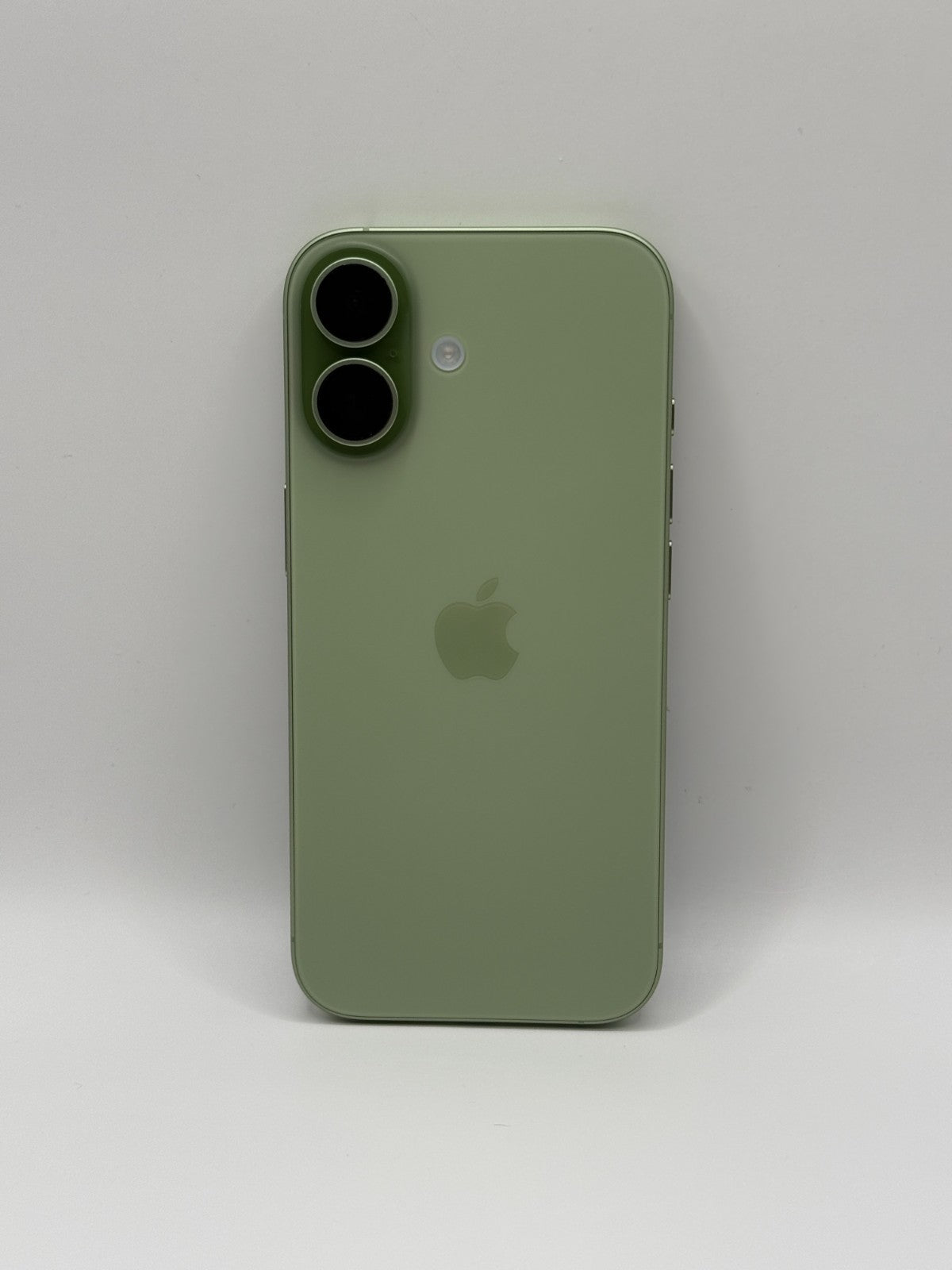 Apple Iphone 17 256GB Sage 5G Excellent Condition Warranty Boxed 1 battery cycle