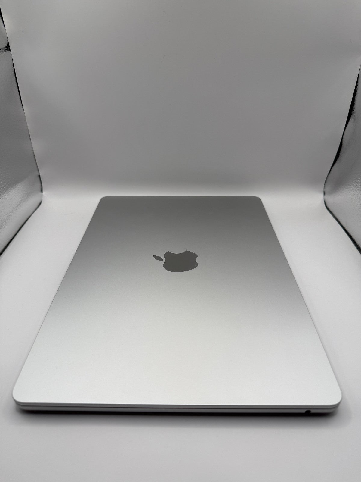 Apple Macbook Air M4 13.6" 2025 16Gb Ram 256Gb Ssd Silver Excellent Condition